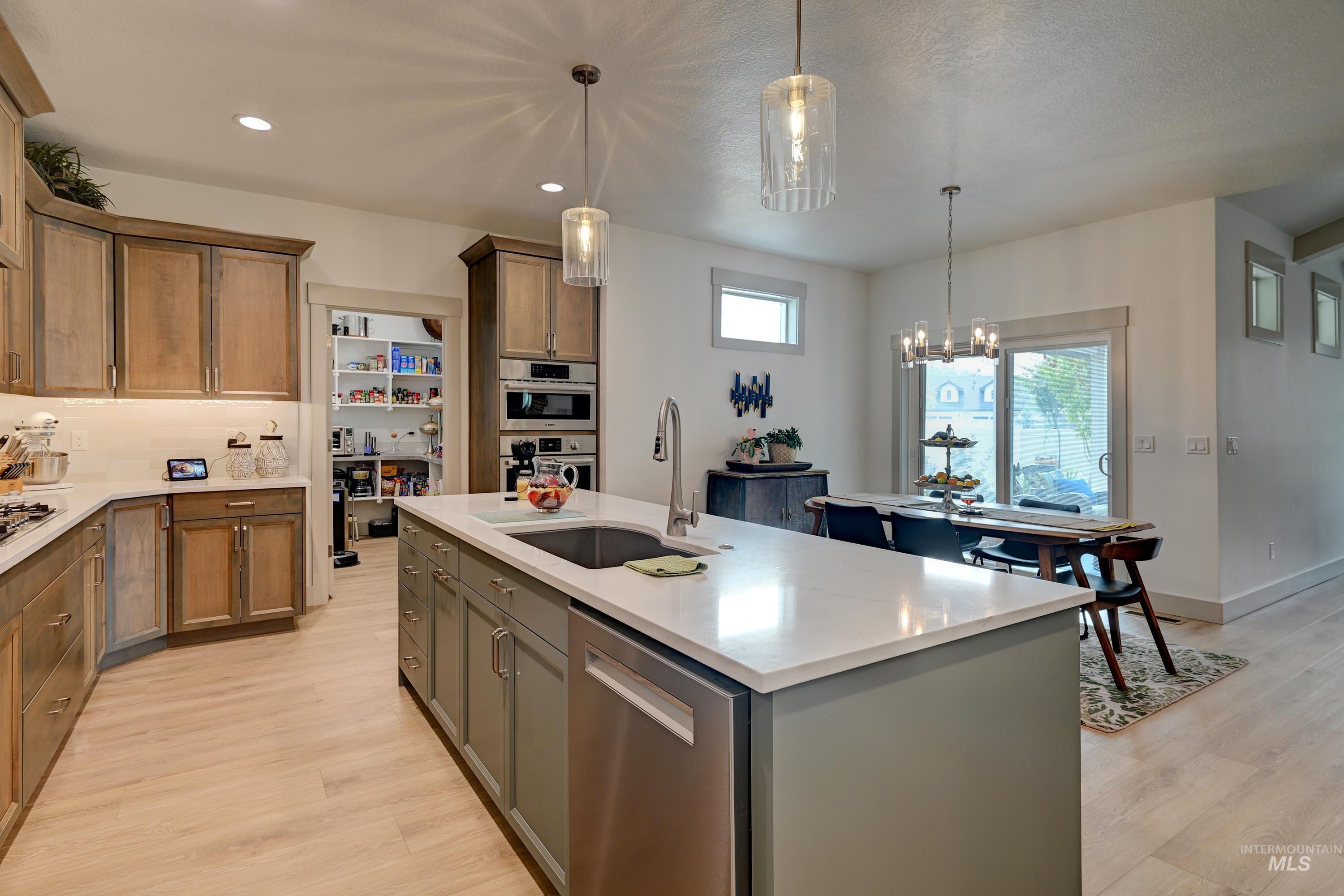 1329 N Parkshire Way, Meridian, Idaho 83642, 3 Bedrooms, 2.5 Bathrooms, Residential For Sale, Price $619,500,MLS 98995597