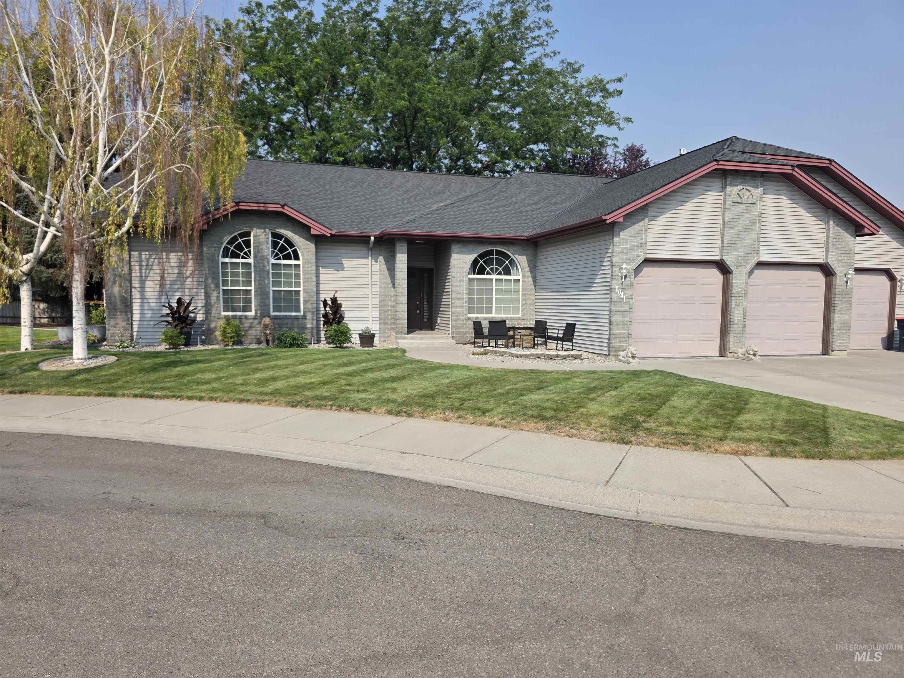 1041 Warm Springs PL, Twin Falls, Idaho 83301, 4 Bedrooms, 2.5 Bathrooms, Residential For Sale, Price $619,900,MLS 98995624