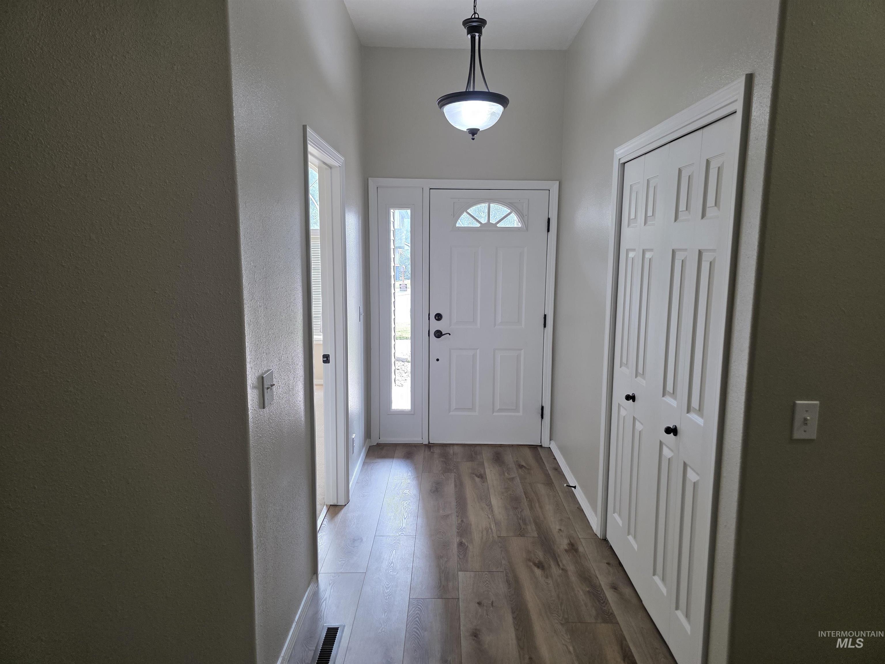 1041 Warm Springs PL, Twin Falls, Idaho 83301, 4 Bedrooms, 2.5 Bathrooms, Residential For Sale, Price $619,900,MLS 98995624
