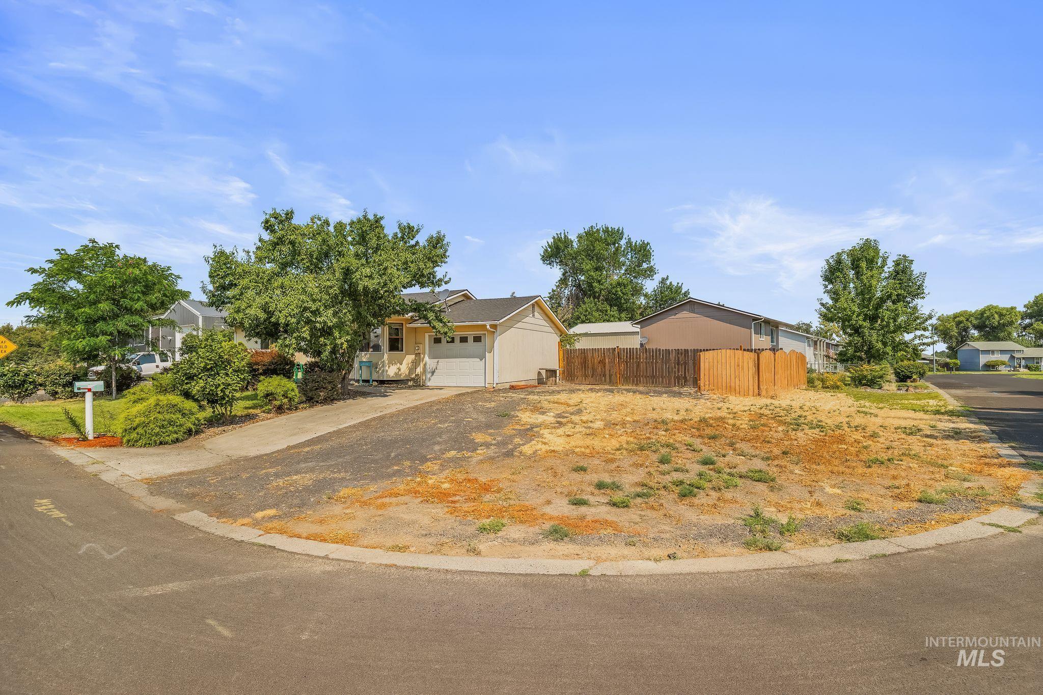 1805 Birch Dr, Lewiston, Idaho 83501, 4 Bedrooms, 2 Bathrooms, Residential For Sale, Price $389,000,MLS 98995640
