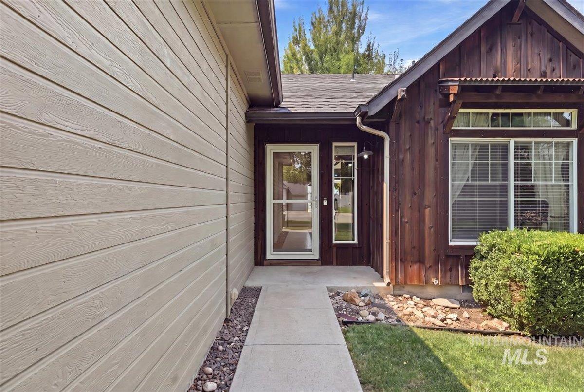 2127 N Maroon Ave, Kuna, Idaho 83634, 4 Bedrooms, 3 Bathrooms, Residential For Sale, Price $470,000,MLS 98995702