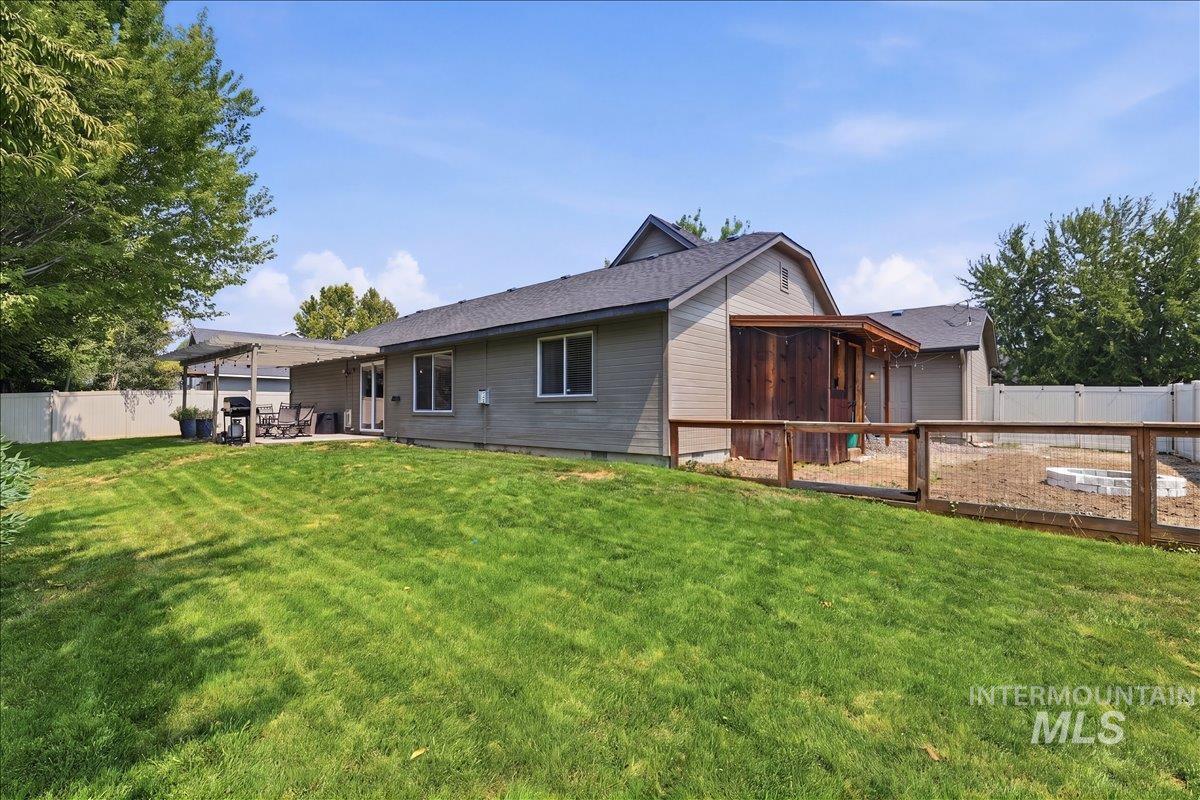 2127 N Maroon Ave, Kuna, Idaho 83634, 4 Bedrooms, 3 Bathrooms, Residential For Sale, Price $470,000,MLS 98995702