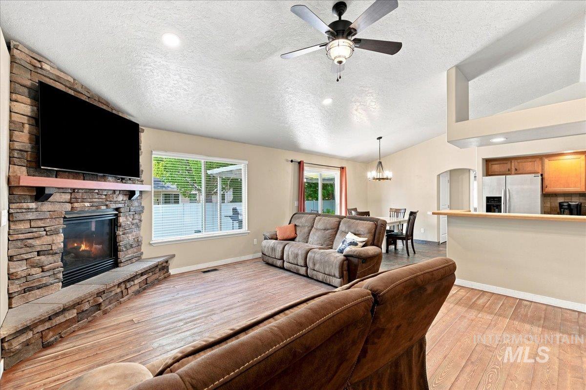 2127 N Maroon Ave, Kuna, Idaho 83634, 4 Bedrooms, 3 Bathrooms, Residential For Sale, Price $470,000,MLS 98995702