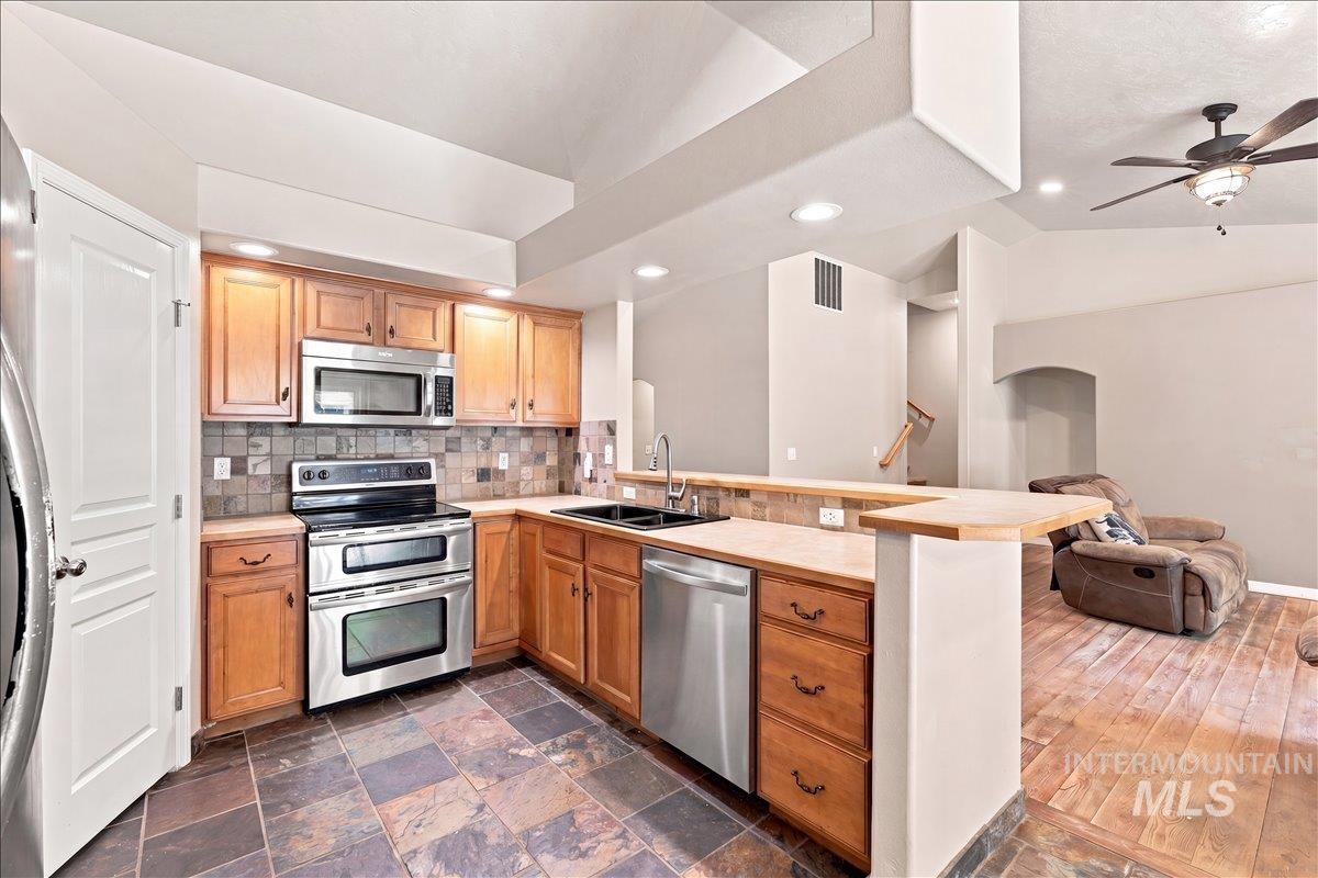 2127 N Maroon Ave, Kuna, Idaho 83634, 4 Bedrooms, 3 Bathrooms, Residential For Sale, Price $470,000,MLS 98995702