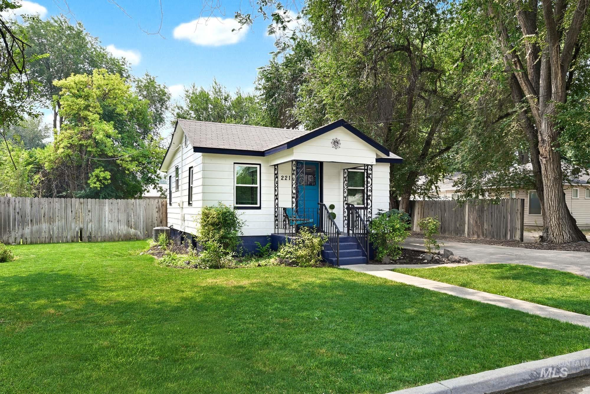221 Hudson Avenue, Nampa, Idaho 83651, 2 Bedrooms, 1 Bathroom, Residential For Sale, Price $350,000,MLS 98995711