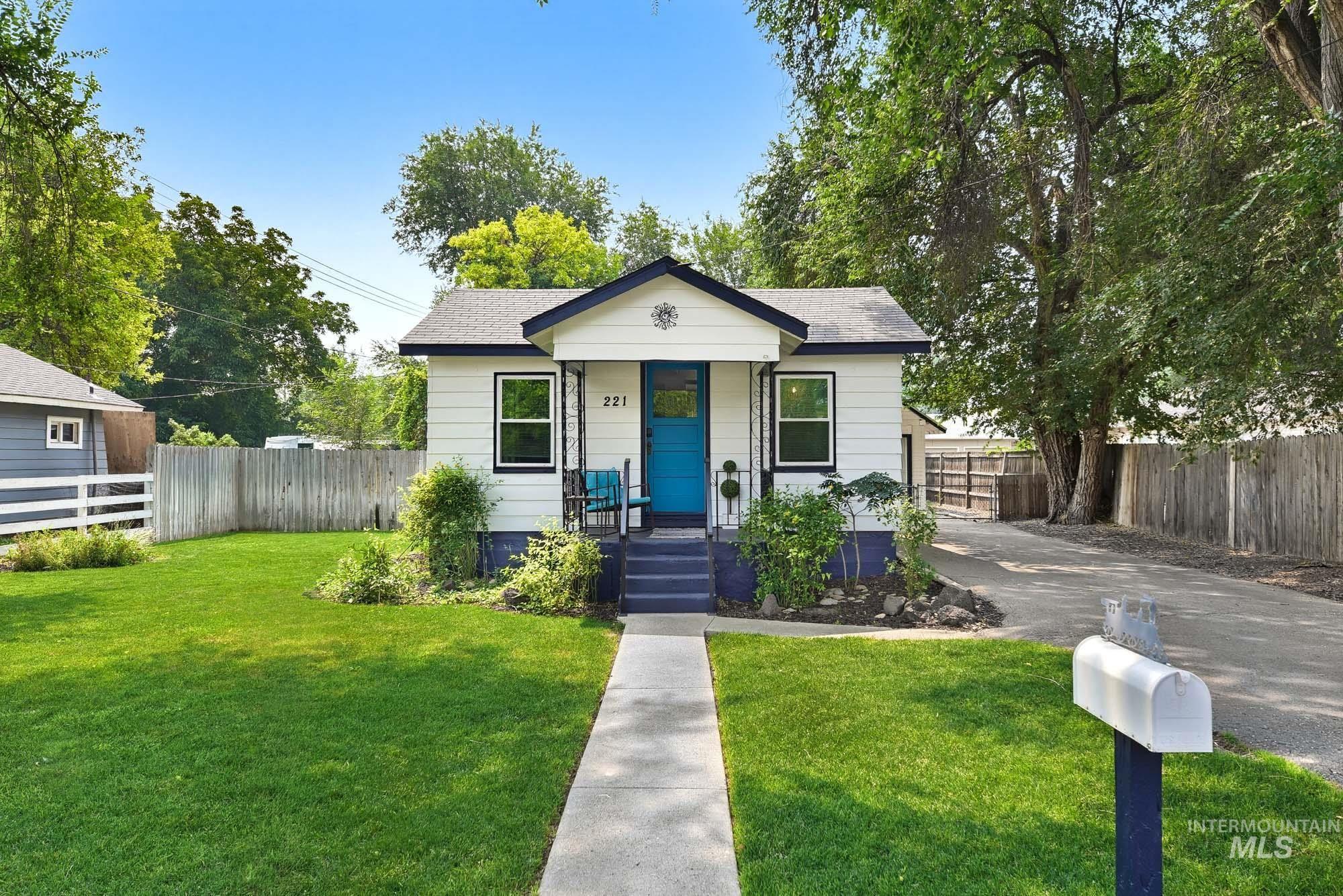 221 Hudson Avenue, Nampa, Idaho 83651, 2 Bedrooms, 1 Bathroom, Residential For Sale, Price $350,000,MLS 98995711