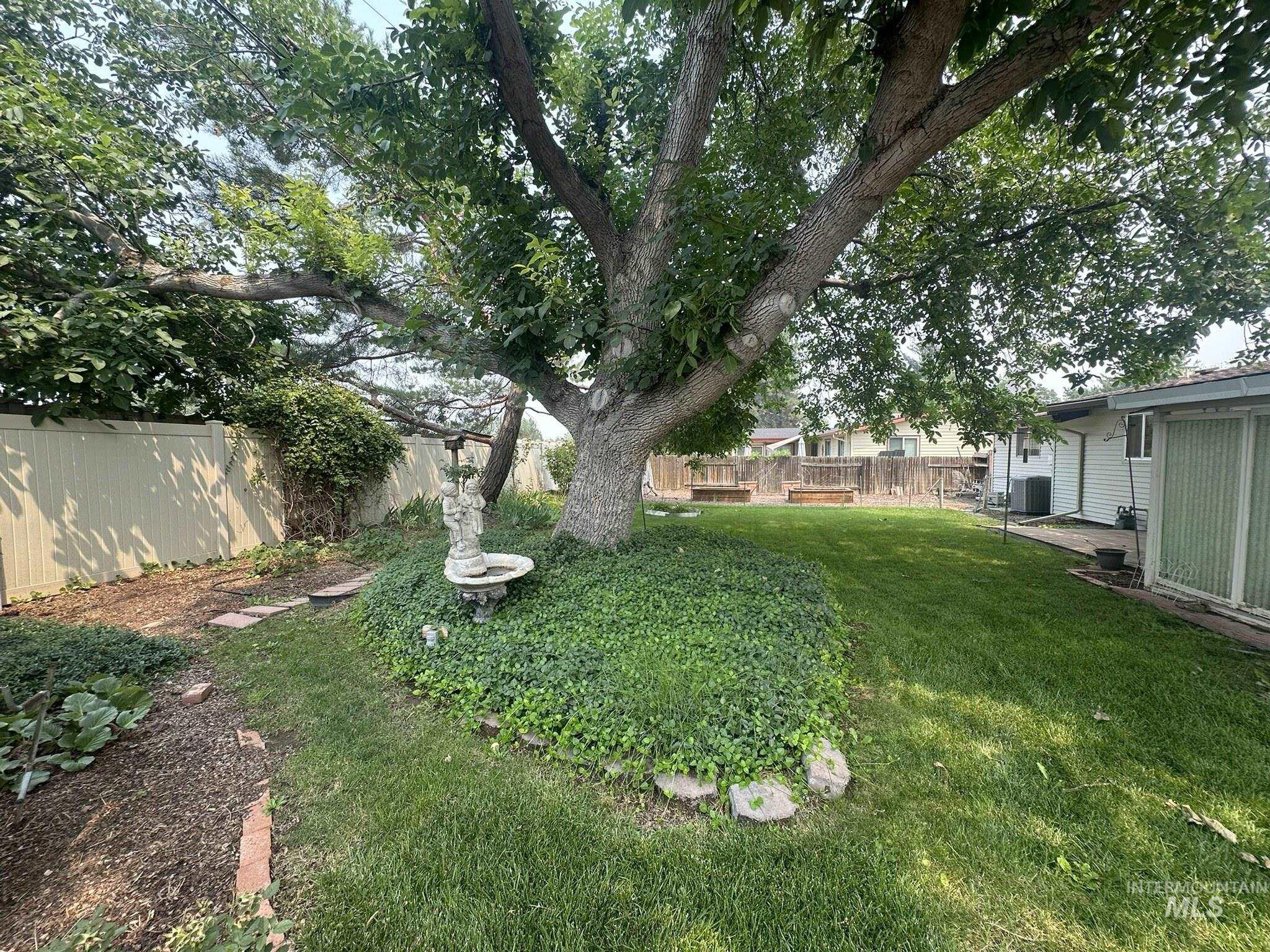 4821 N Parkwood, Boise, Idaho 83704, 3 Bedrooms, 2.5 Bathrooms, Residential For Sale, Price $429,900,MLS 98995724