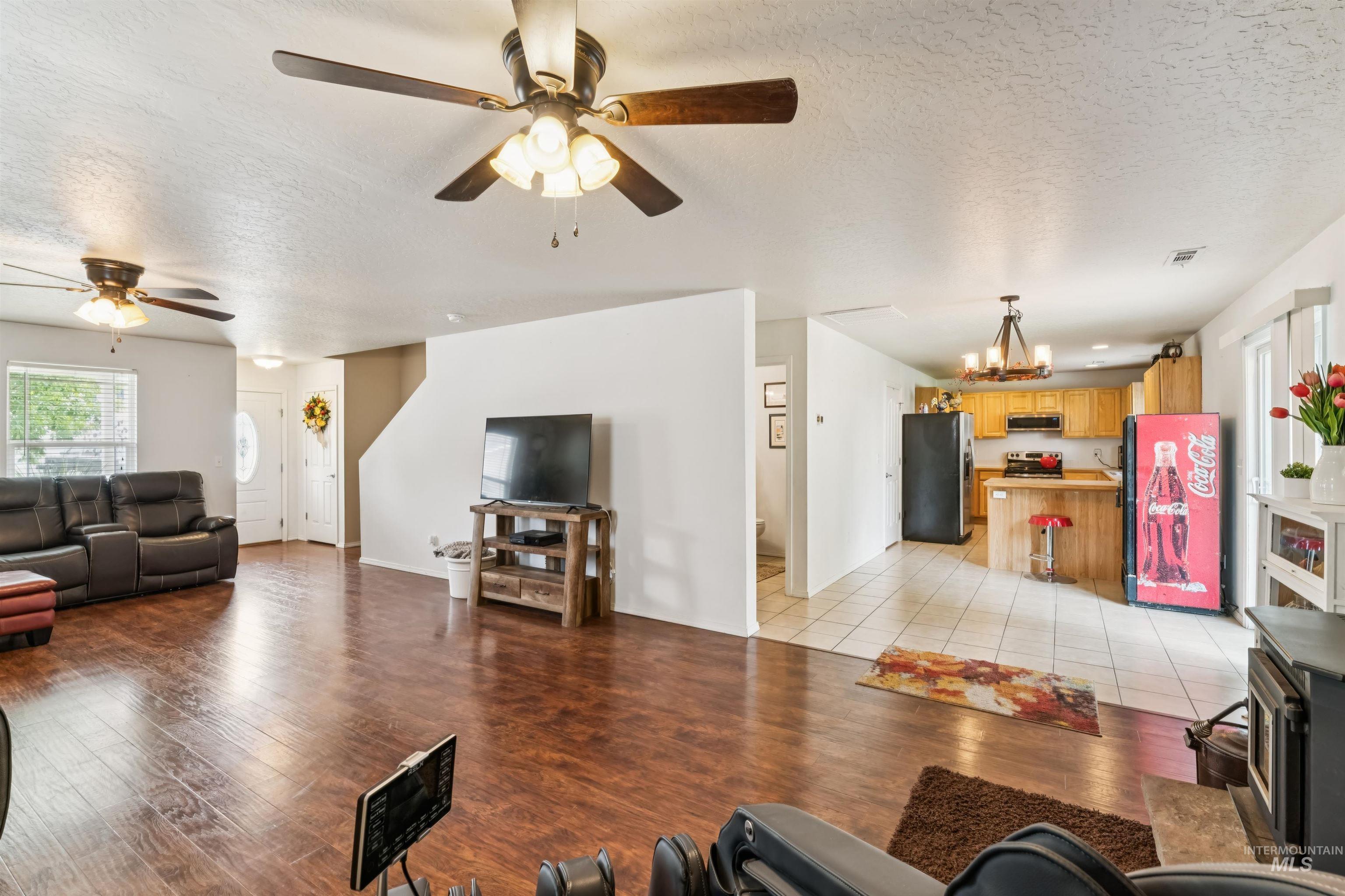 168 E Willow Creek Dr, Middleton, Idaho 83644, 4 Bedrooms, 2.5 Bathrooms, Residential For Sale, Price $399,000,MLS 98995732