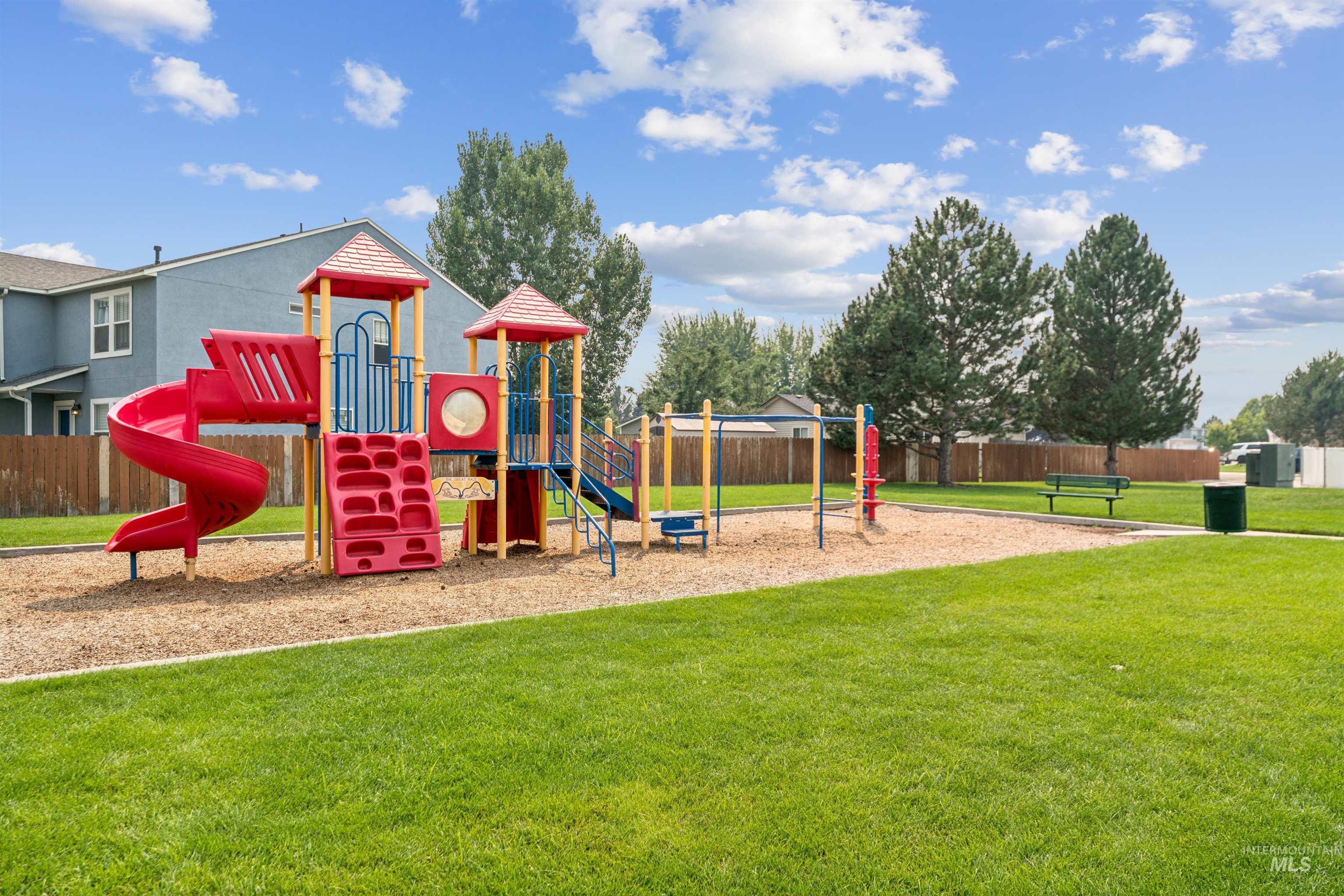 168 E Willow Creek Dr, Middleton, Idaho 83644, 4 Bedrooms, 2.5 Bathrooms, Residential For Sale, Price $399,000,MLS 98995732