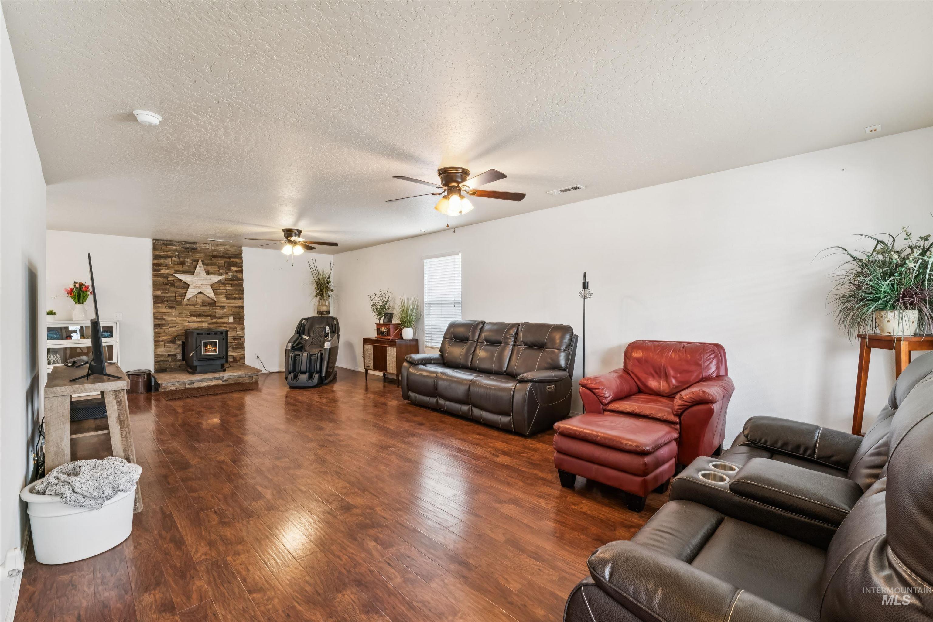 168 E Willow Creek Dr, Middleton, Idaho 83644, 4 Bedrooms, 2.5 Bathrooms, Residential For Sale, Price $399,000,MLS 98995732