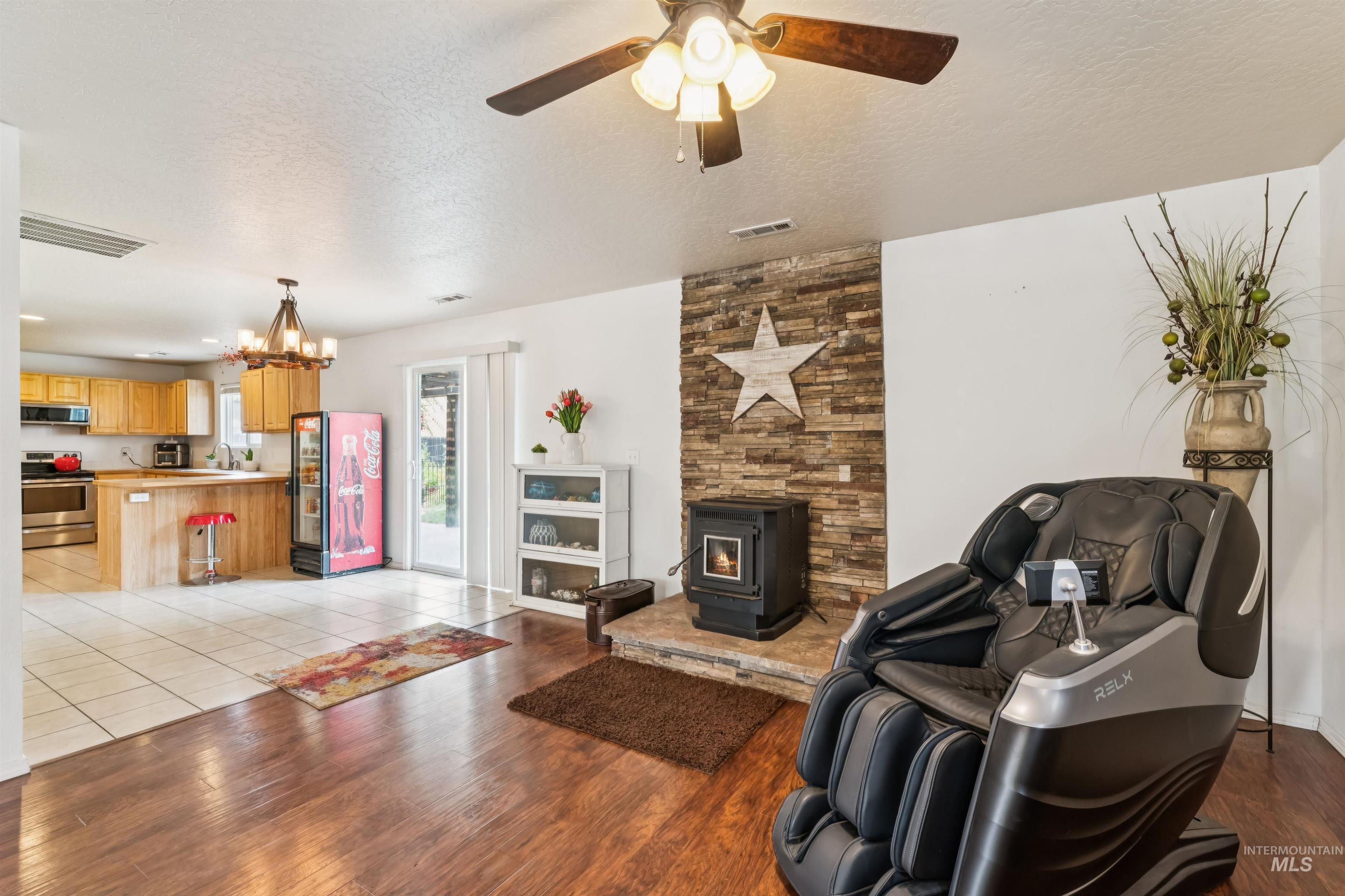 168 E Willow Creek Dr, Middleton, Idaho 83644, 4 Bedrooms, 2.5 Bathrooms, Residential For Sale, Price $399,000,MLS 98995732