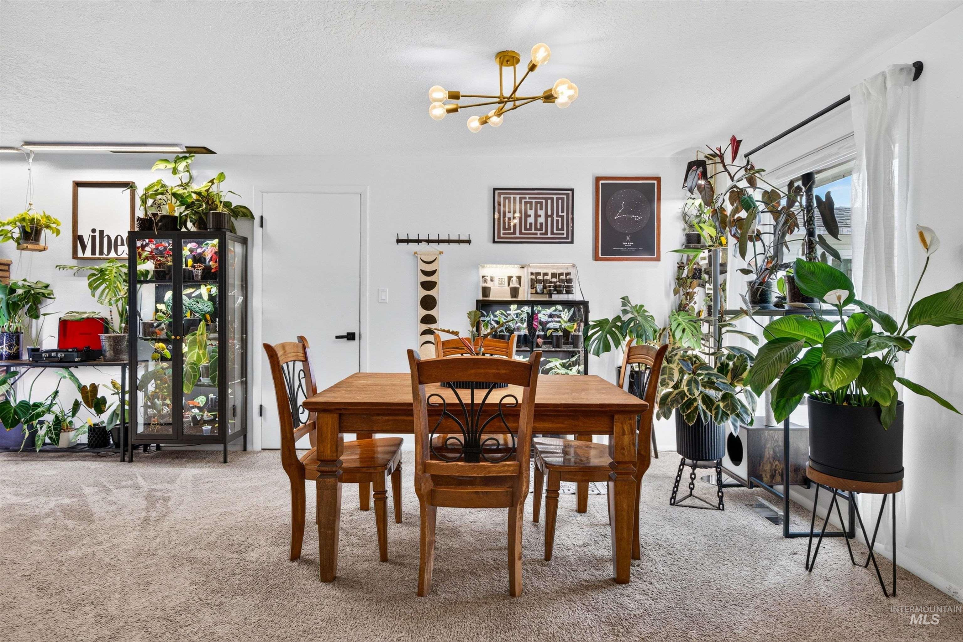 7100 W Poplar Street, Boise, Idaho 83704, 3 Bedrooms, 1.5 Bathrooms, Residential For Sale, Price $459,000,MLS 98995747