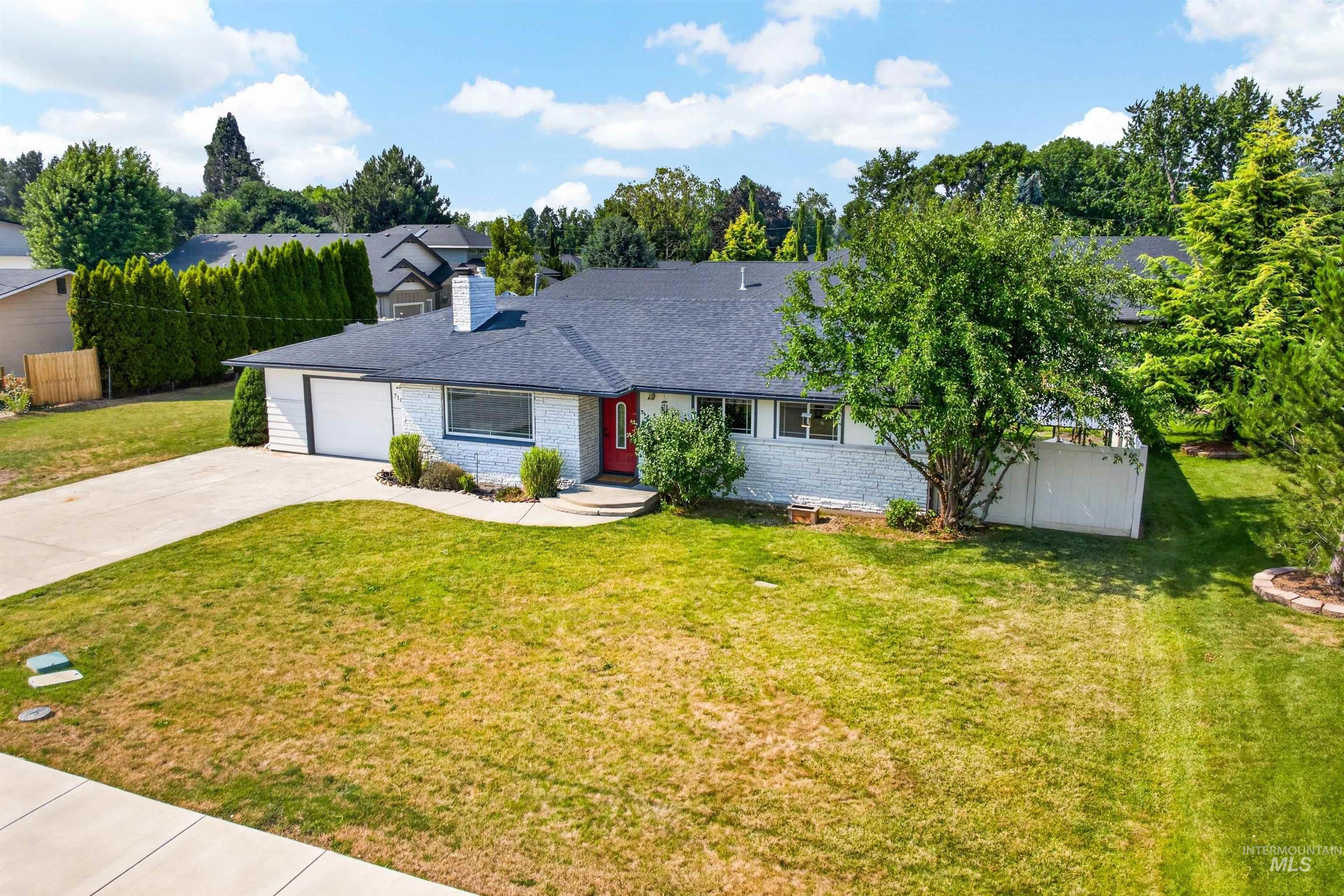 7100 W Poplar Street, Boise, Idaho 83704, 3 Bedrooms, 1.5 Bathrooms, Residential For Sale, Price $459,000,MLS 98995747