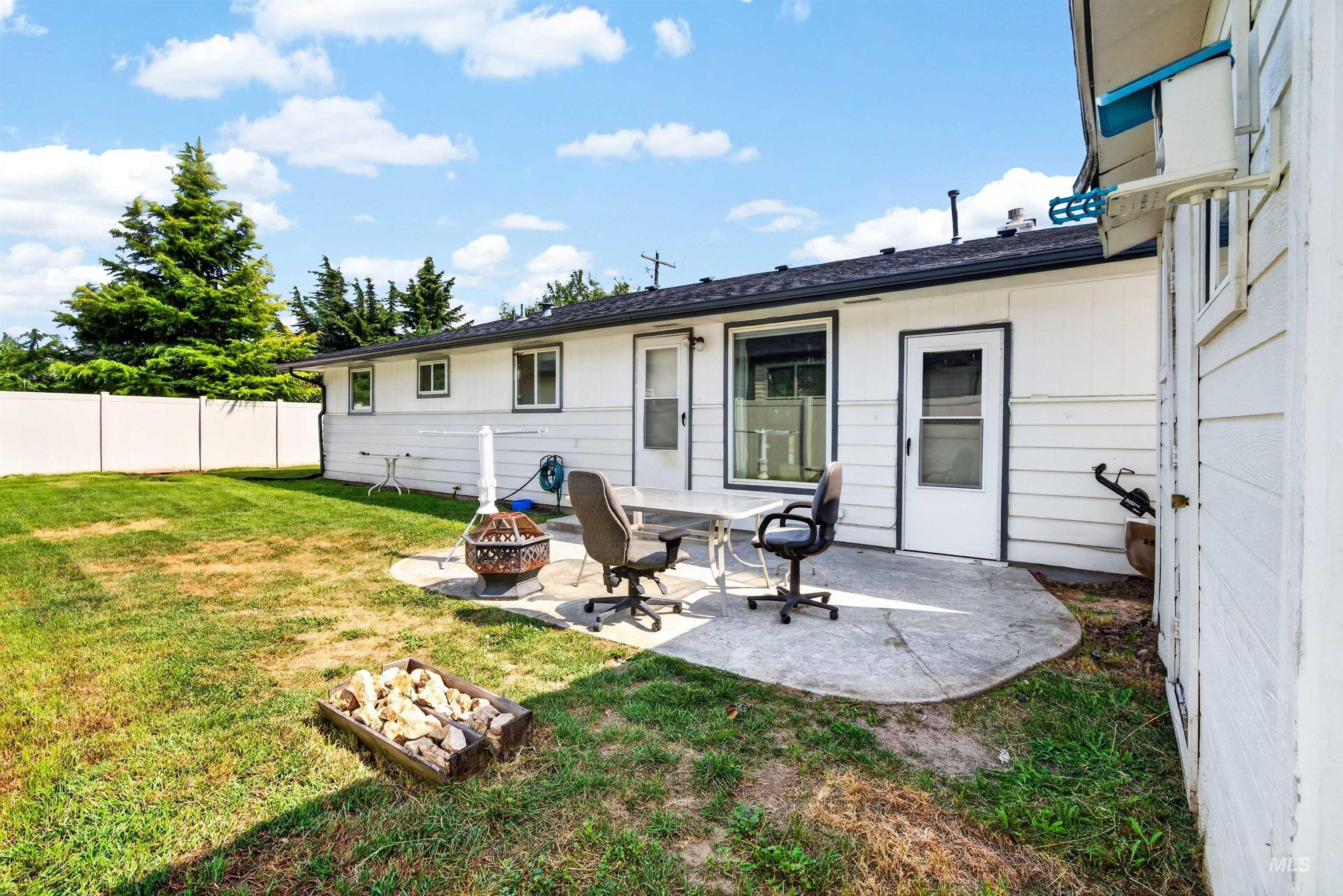 7100 W Poplar Street, Boise, Idaho 83704, 3 Bedrooms, 1.5 Bathrooms, Residential For Sale, Price $459,000,MLS 98995747