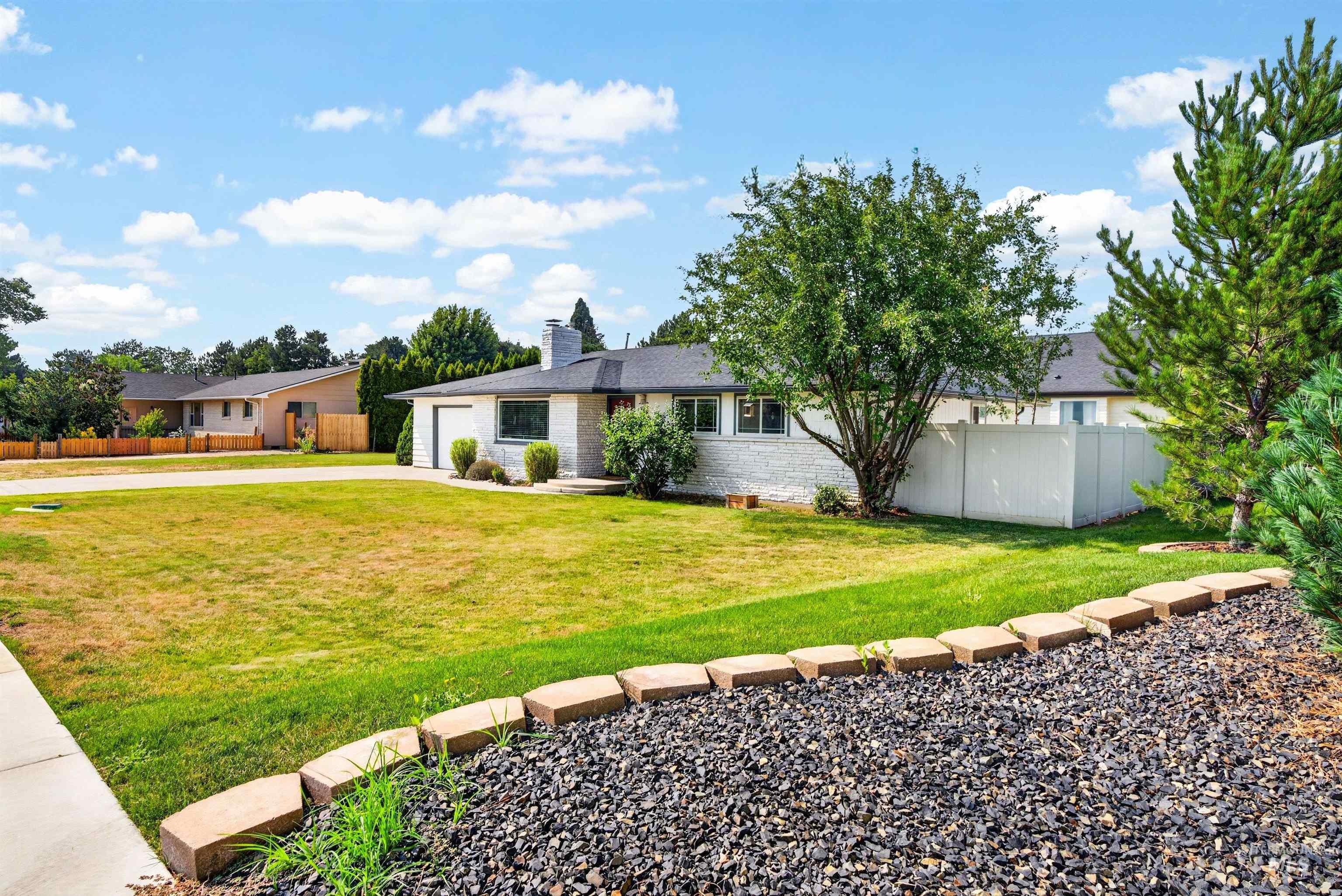 7100 W Poplar Street, Boise, Idaho 83704, 3 Bedrooms, 1.5 Bathrooms, Residential For Sale, Price $459,000,MLS 98995747