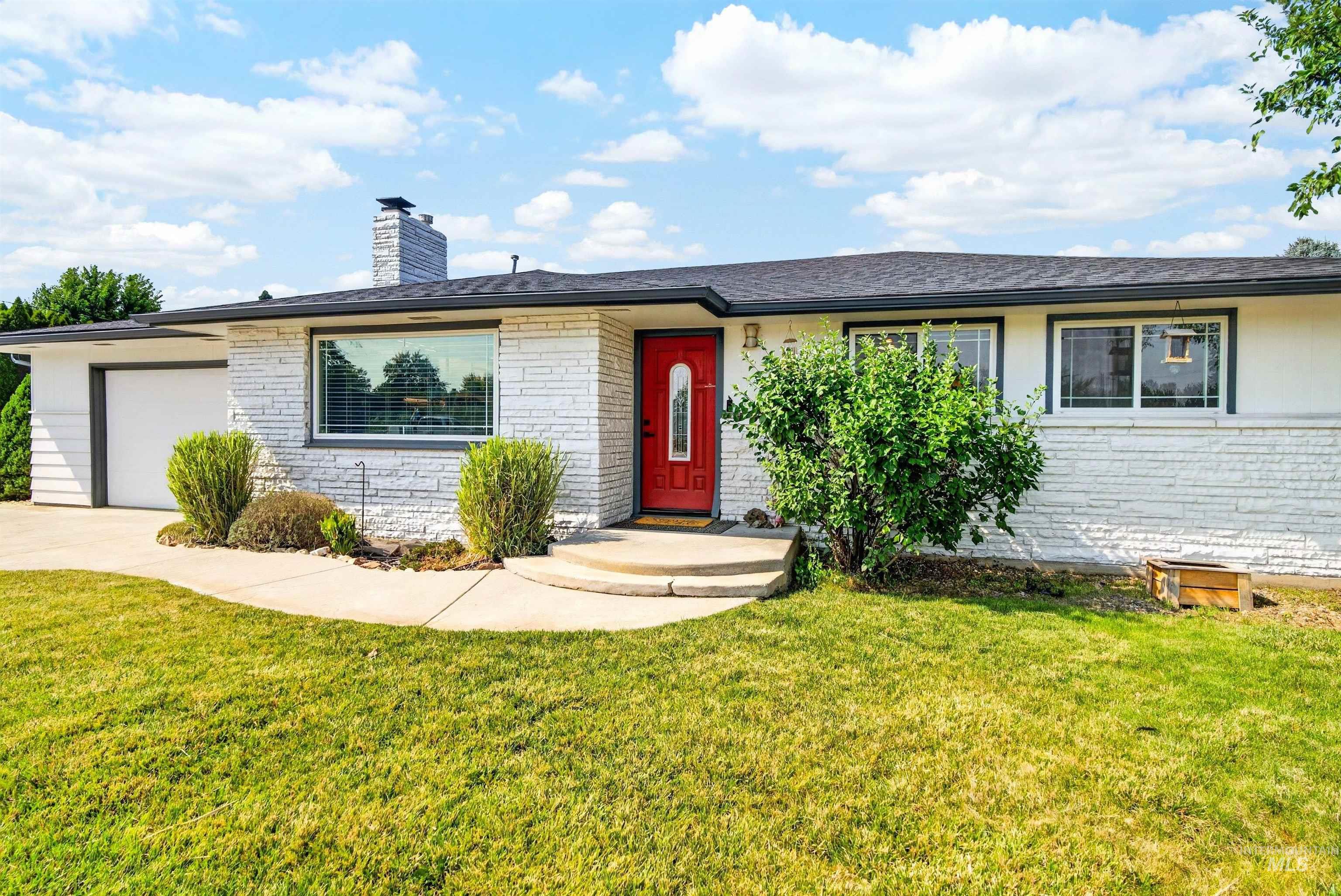 7100 W Poplar Street, Boise, Idaho 83704, 3 Bedrooms, 1.5 Bathrooms, Residential For Sale, Price $459,000,MLS 98995747