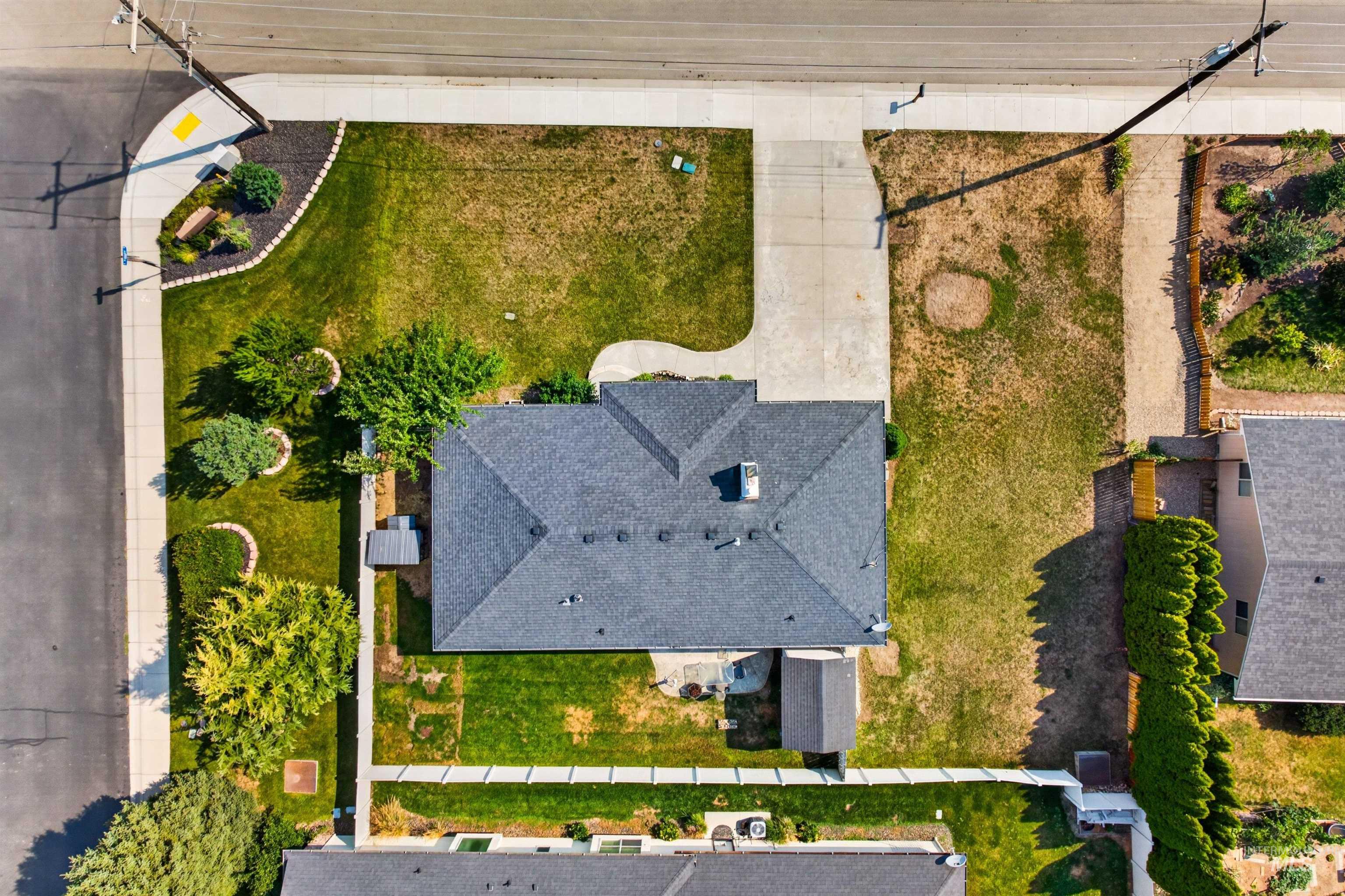 7100 W Poplar Street, Boise, Idaho 83704, 3 Bedrooms, 1.5 Bathrooms, Residential For Sale, Price $459,000,MLS 98995747