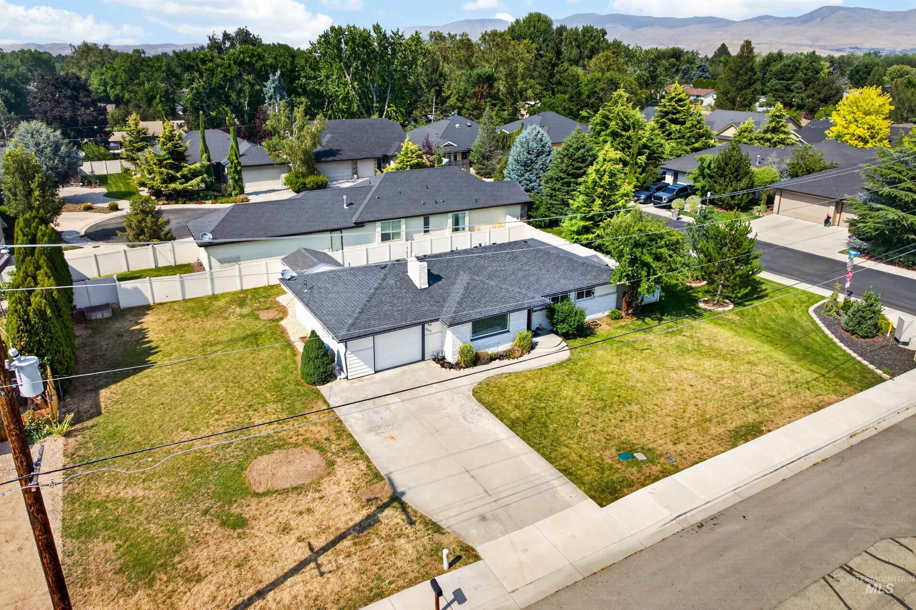 7100 W Poplar Street, Boise, Idaho 83704, 3 Bedrooms, 1.5 Bathrooms, Residential For Sale, Price $459,000,MLS 98995747