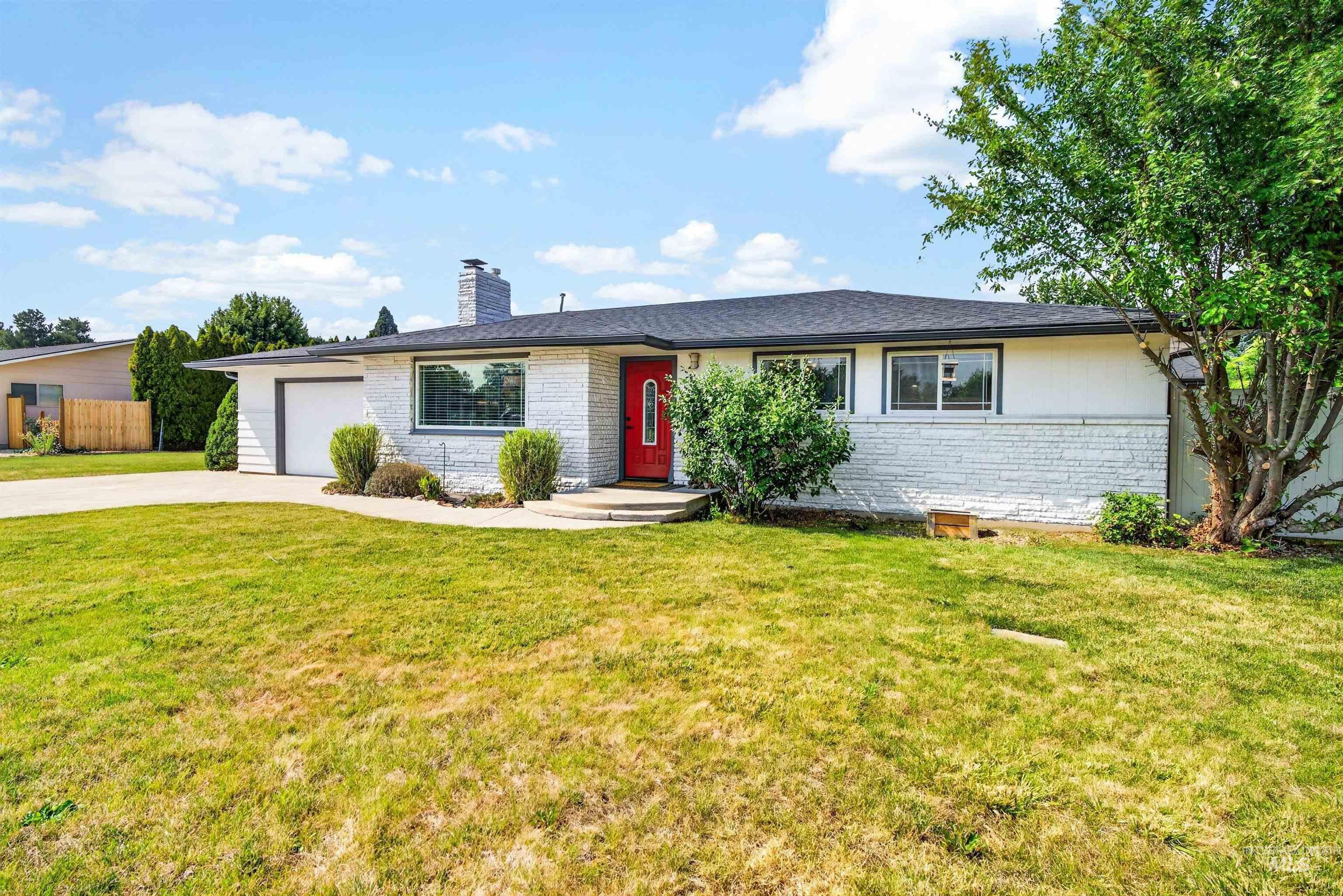 7100 W Poplar Street, Boise, Idaho 83704, 3 Bedrooms, 1.5 Bathrooms, Residential For Sale, Price $459,000,MLS 98995747
