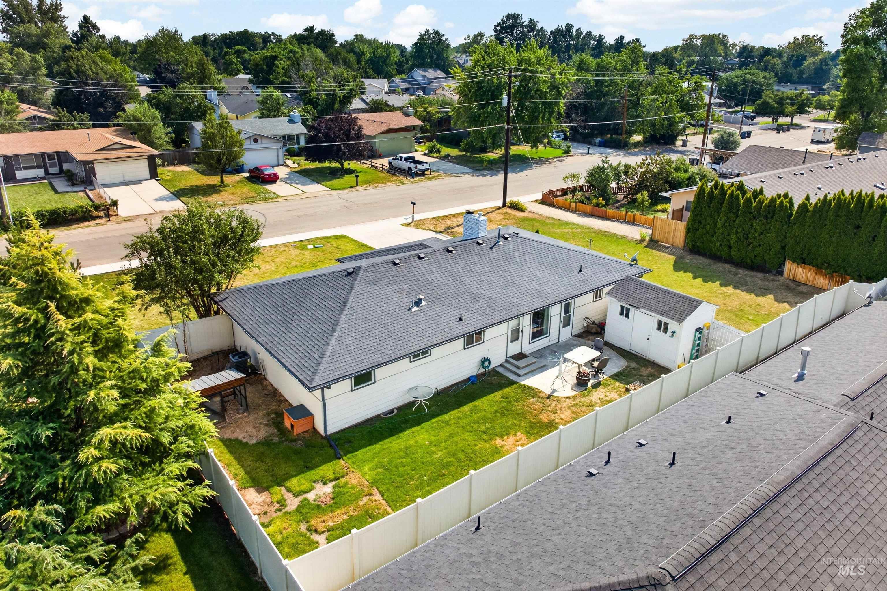 7100 W Poplar Street, Boise, Idaho 83704, 3 Bedrooms, 1.5 Bathrooms, Residential For Sale, Price $459,000,MLS 98995747