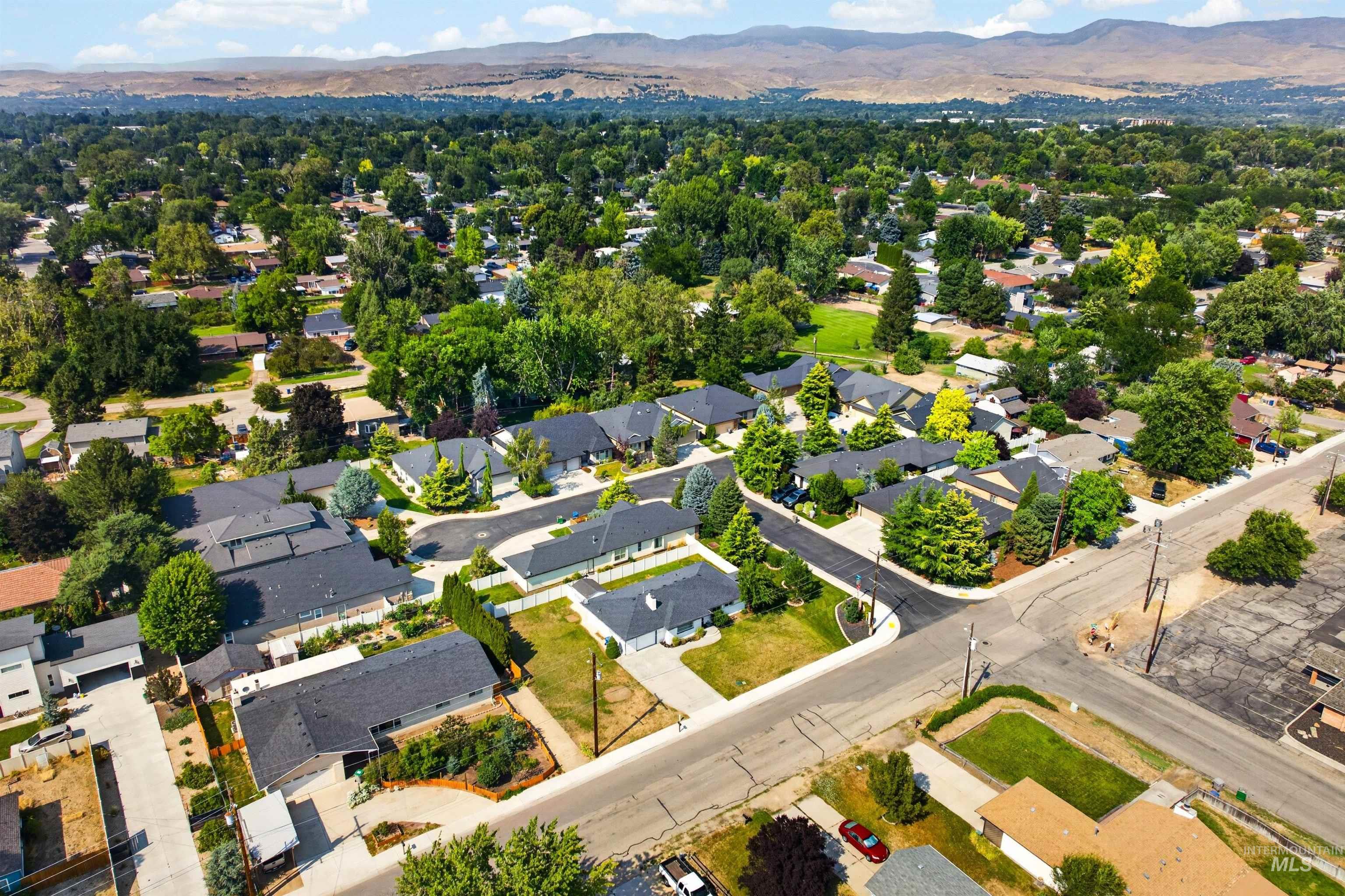 7100 W Poplar Street, Boise, Idaho 83704, 3 Bedrooms, 1.5 Bathrooms, Residential For Sale, Price $459,000,MLS 98995747