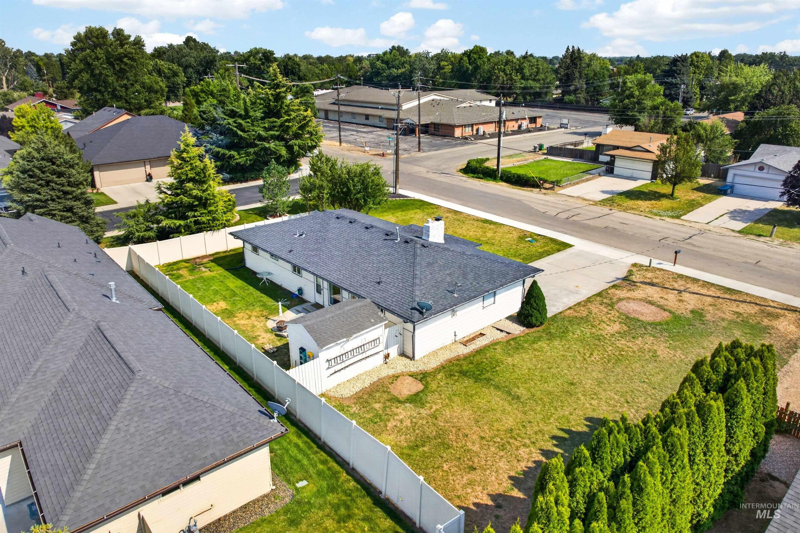 7100 W Poplar Street, Boise, Idaho 83704, 3 Bedrooms, 1.5 Bathrooms, Residential For Sale, Price $459,000,MLS 98995747