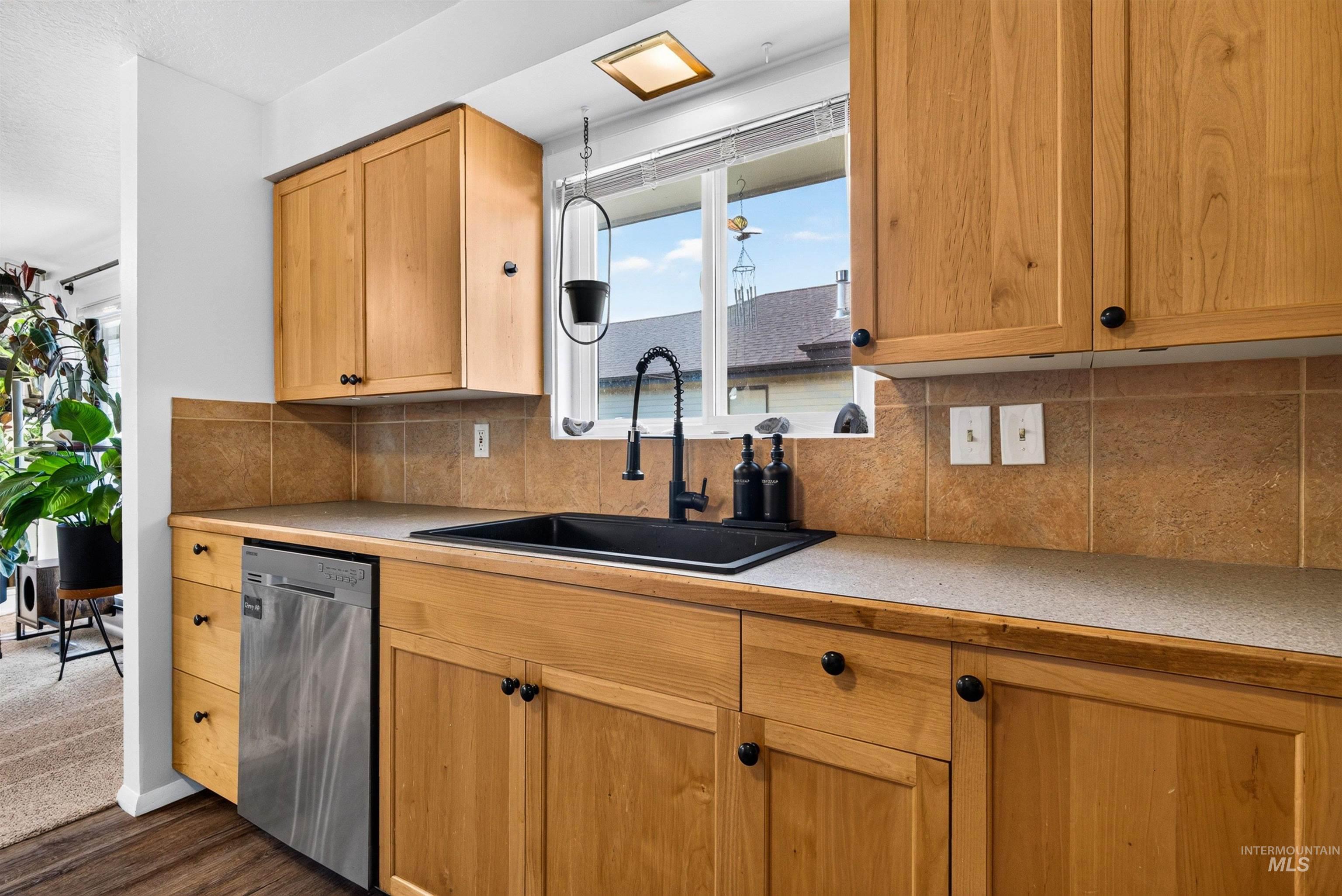 7100 W Poplar Street, Boise, Idaho 83704, 3 Bedrooms, 1.5 Bathrooms, Residential For Sale, Price $459,000,MLS 98995747