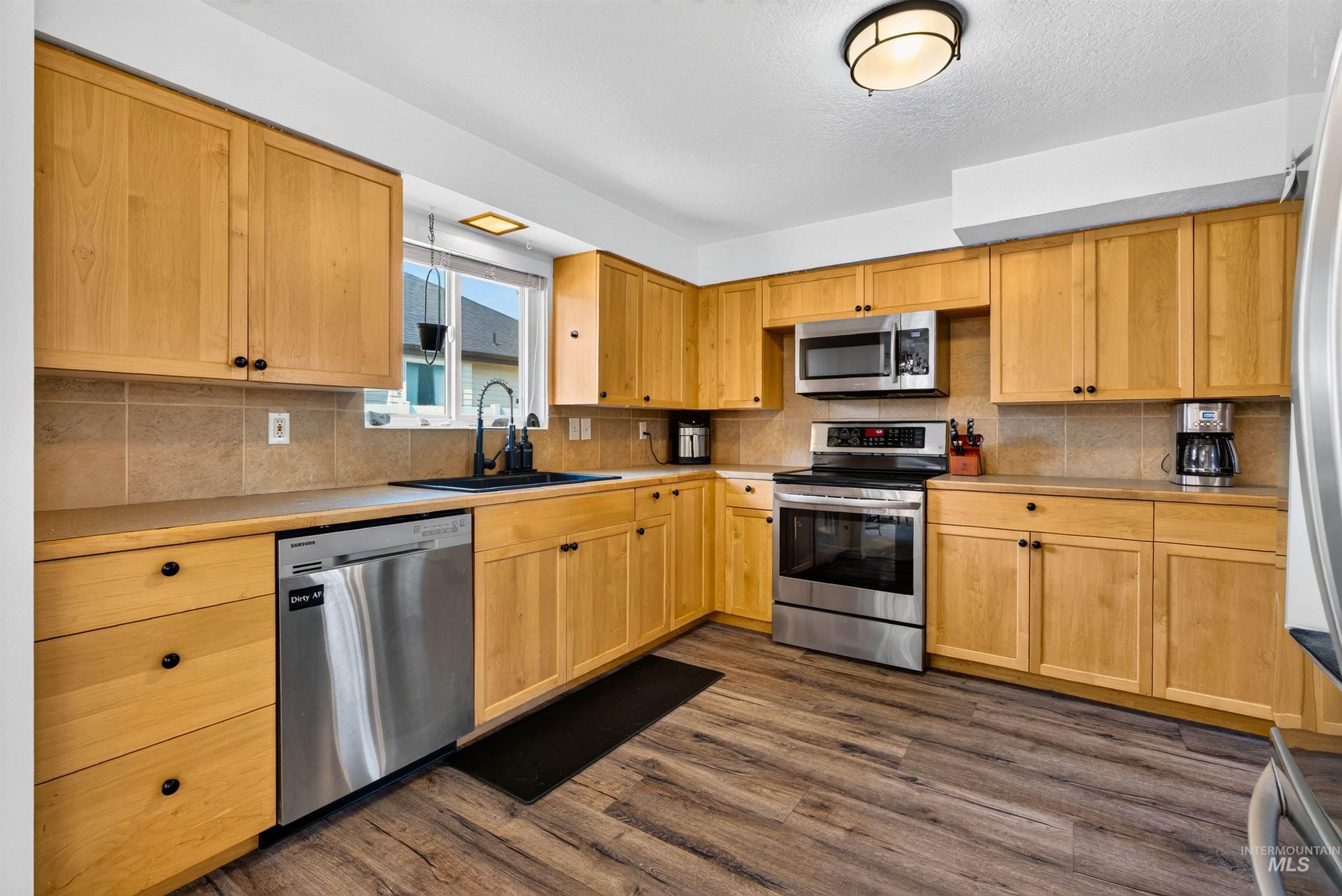 7100 W Poplar Street, Boise, Idaho 83704, 3 Bedrooms, 1.5 Bathrooms, Residential For Sale, Price $459,000,MLS 98995747