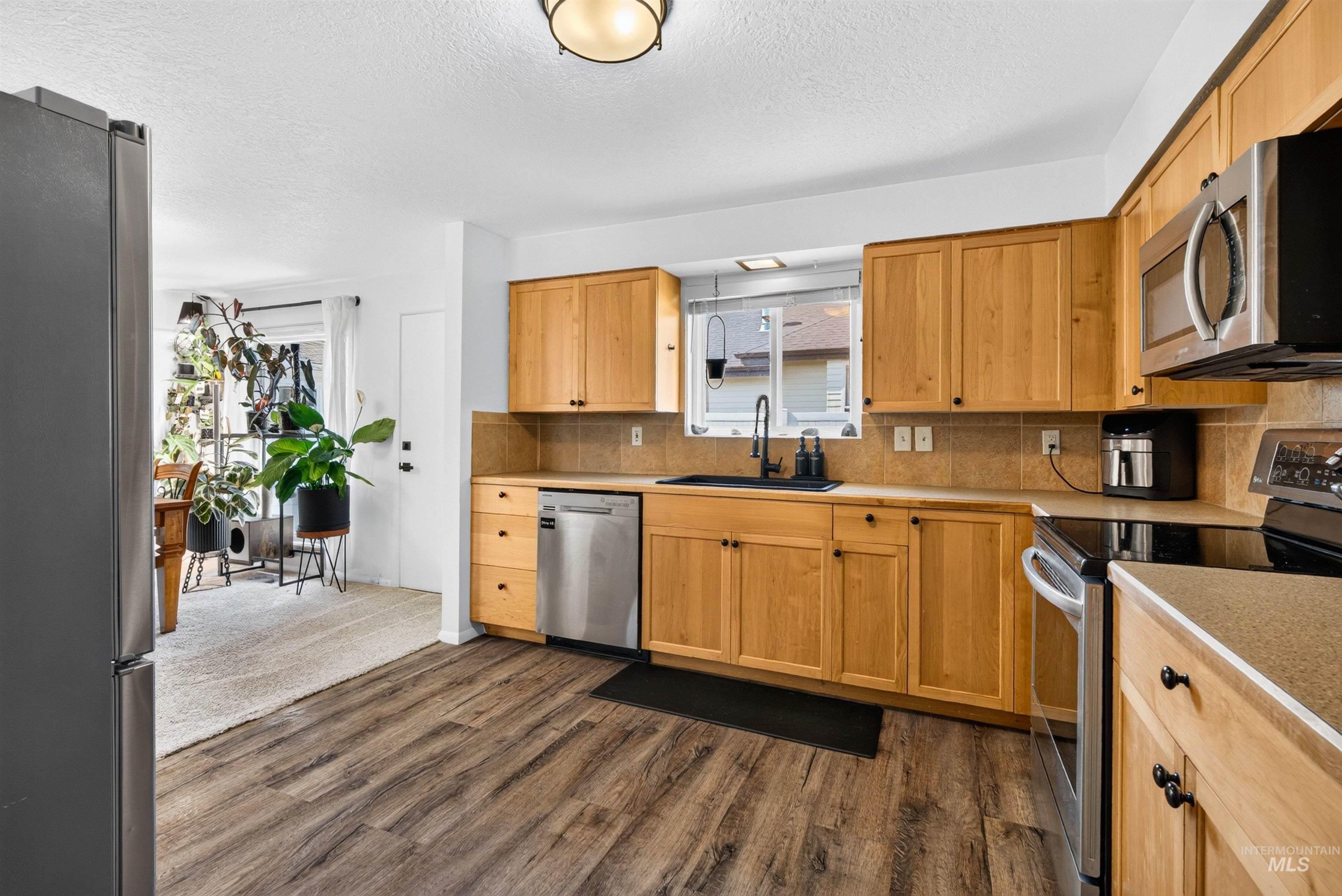 7100 W Poplar Street, Boise, Idaho 83704, 3 Bedrooms, 1.5 Bathrooms, Residential For Sale, Price $459,000,MLS 98995747