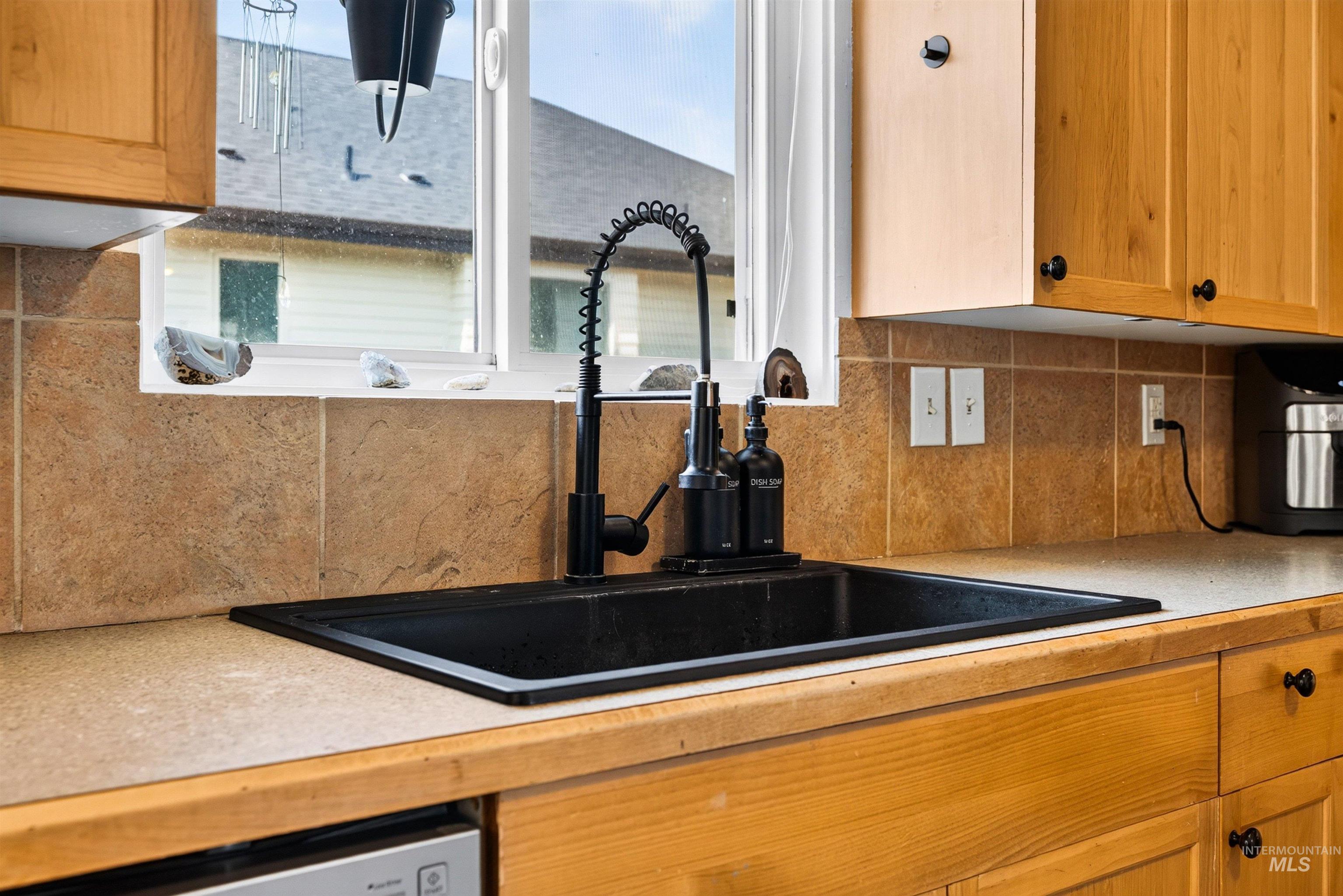 7100 W Poplar Street, Boise, Idaho 83704, 3 Bedrooms, 1.5 Bathrooms, Residential For Sale, Price $459,000,MLS 98995747