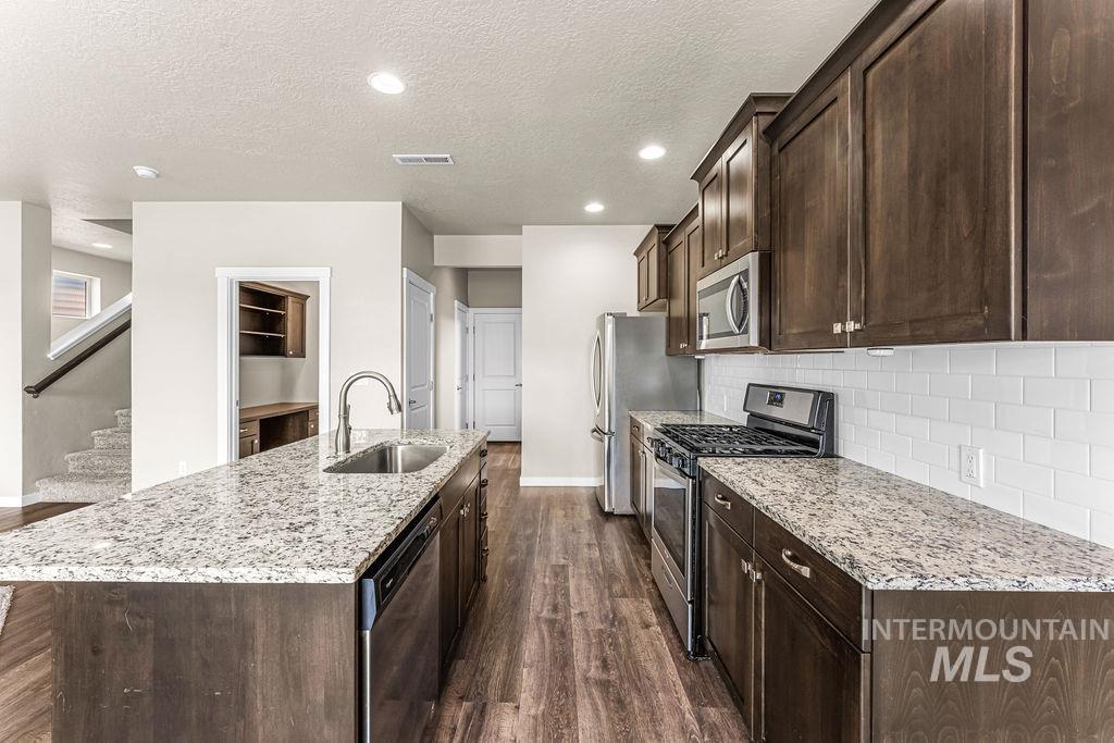 2193 S Hills Ave., Meridian, Idaho 83642, 3 Bedrooms, 2.5 Bathrooms, Residential For Sale, Price $455,000,MLS 98995810