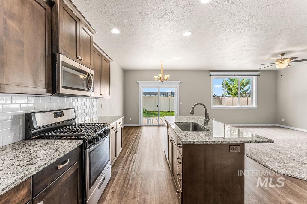 2193 S Hills Ave., Meridian, Idaho 83642, 3 Bedrooms, 2.5 Bathrooms, Residential For Sale, Price $455,000,MLS 98995810