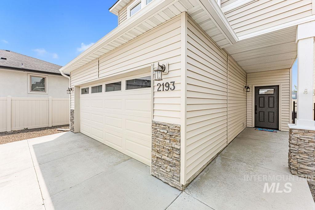 2193 S Hills Ave., Meridian, Idaho 83642, 3 Bedrooms, 2.5 Bathrooms, Residential For Sale, Price $455,000,MLS 98995810