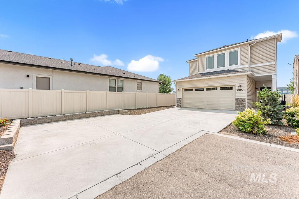 2193 S Hills Ave., Meridian, Idaho 83642, 3 Bedrooms, 2.5 Bathrooms, Residential For Sale, Price $455,000,MLS 98995810