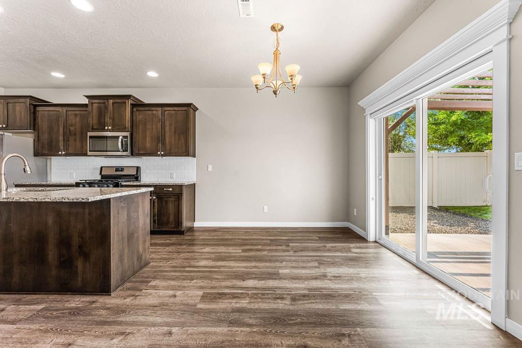 2193 S Hills Ave., Meridian, Idaho 83642, 3 Bedrooms, 2.5 Bathrooms, Residential For Sale, Price $455,000,MLS 98995810