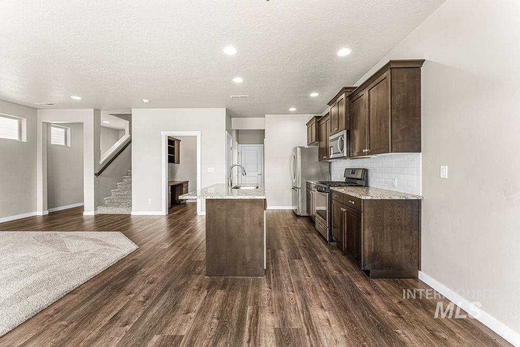 2193 S Hills Ave., Meridian, Idaho 83642, 3 Bedrooms, 2.5 Bathrooms, Residential For Sale, Price $455,000,MLS 98995810