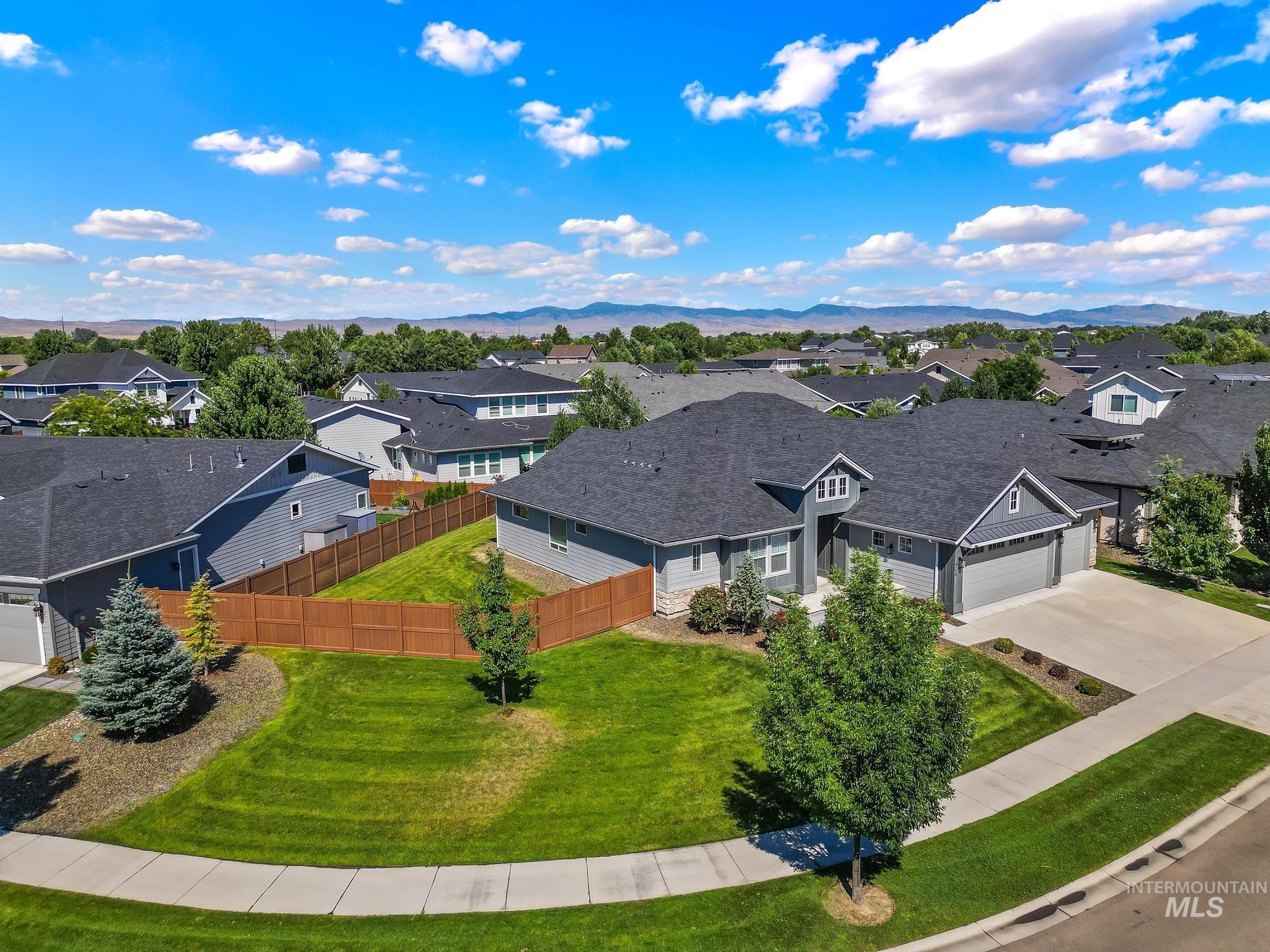 404 S Aspen Lakes Way, Star, Idaho 83669, 3 Bedrooms, 2.5 Bathrooms, Residential For Sale, Price $860,000,MLS 98995818