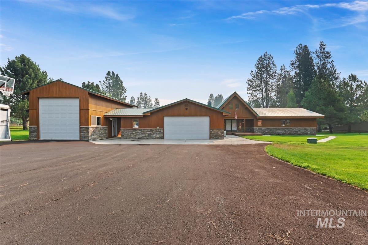 7 River Rd., Garden Valley, Idaho 83622, 3 Bedrooms, 2 Bathrooms, Residential For Sale, Price $910,000,MLS 98995820