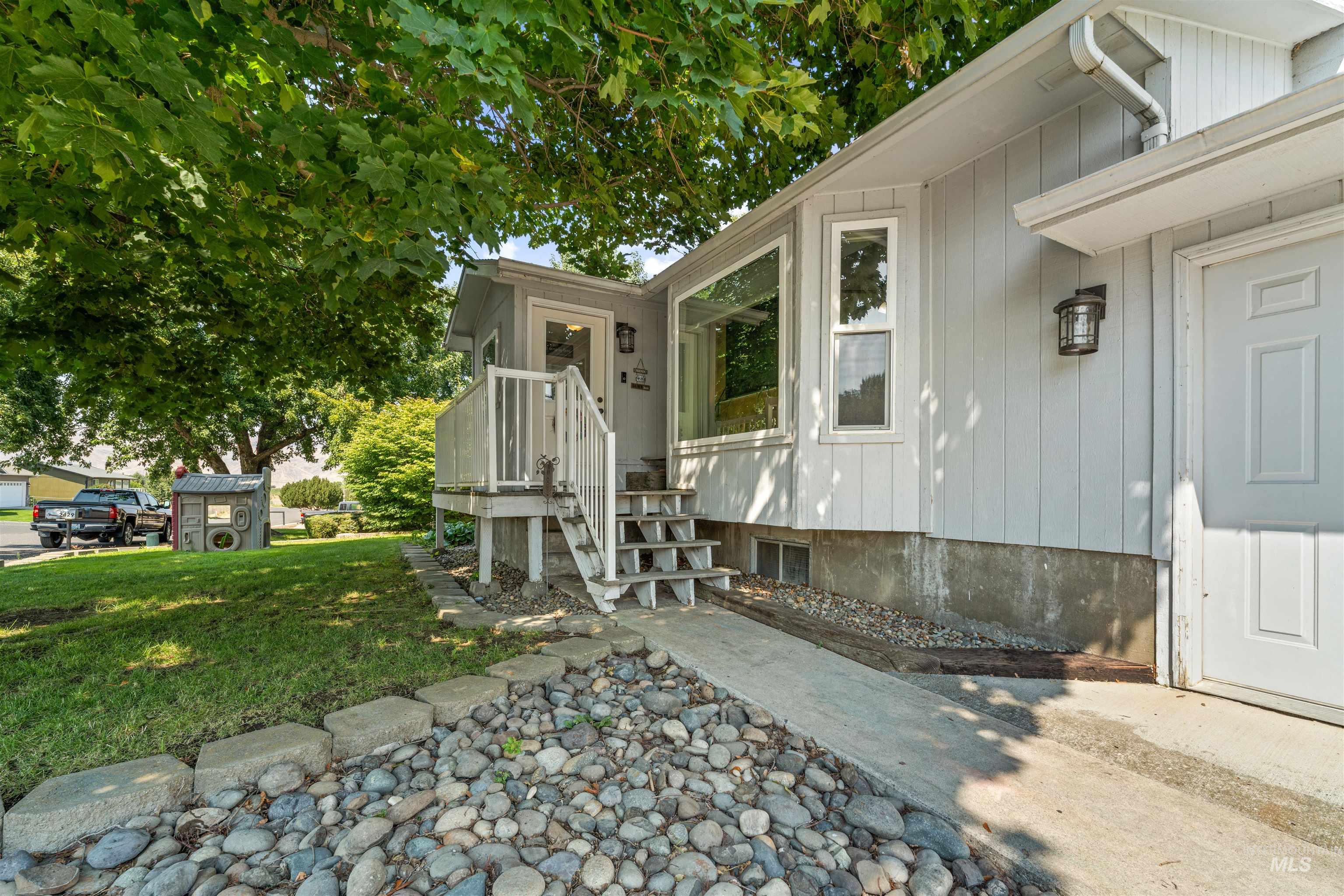 2429 Westwood Court, Clarkston, Washington 99403, 5 Bedrooms, 3 Bathrooms, Residential For Sale, Price $429,000,MLS 98995823