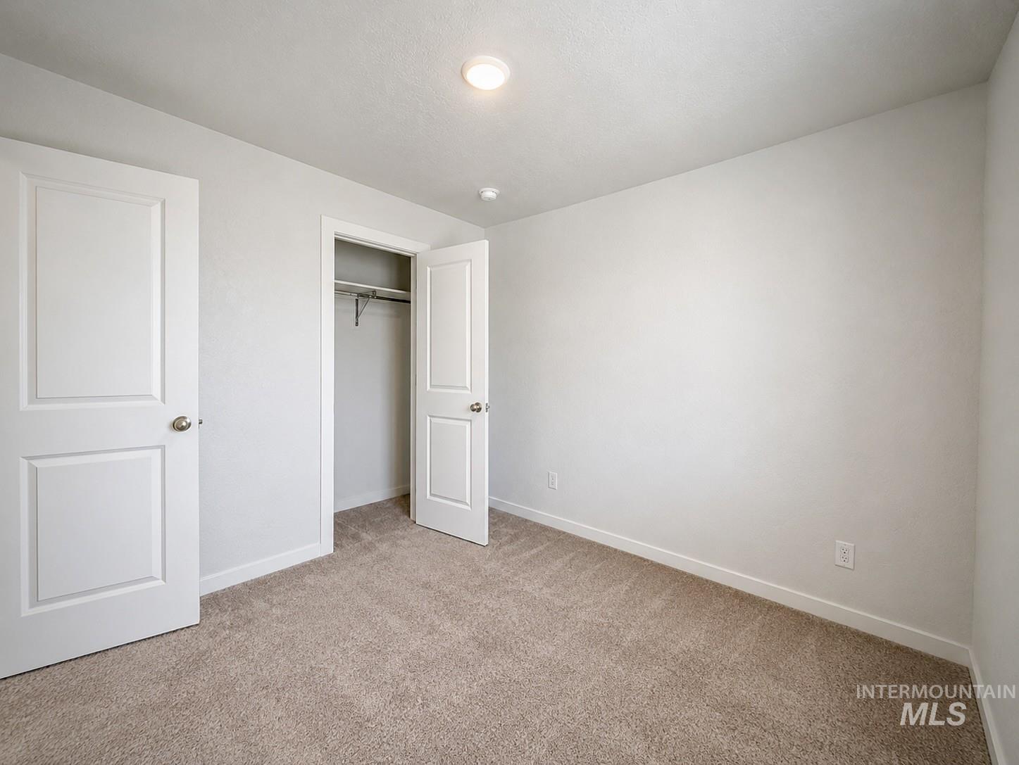 3305 E Mossy Rock ct., Nampa, Idaho 83686, 4 Bedrooms, 2.5 Bathrooms, Residential For Sale, Price $415,000,MLS 98995831