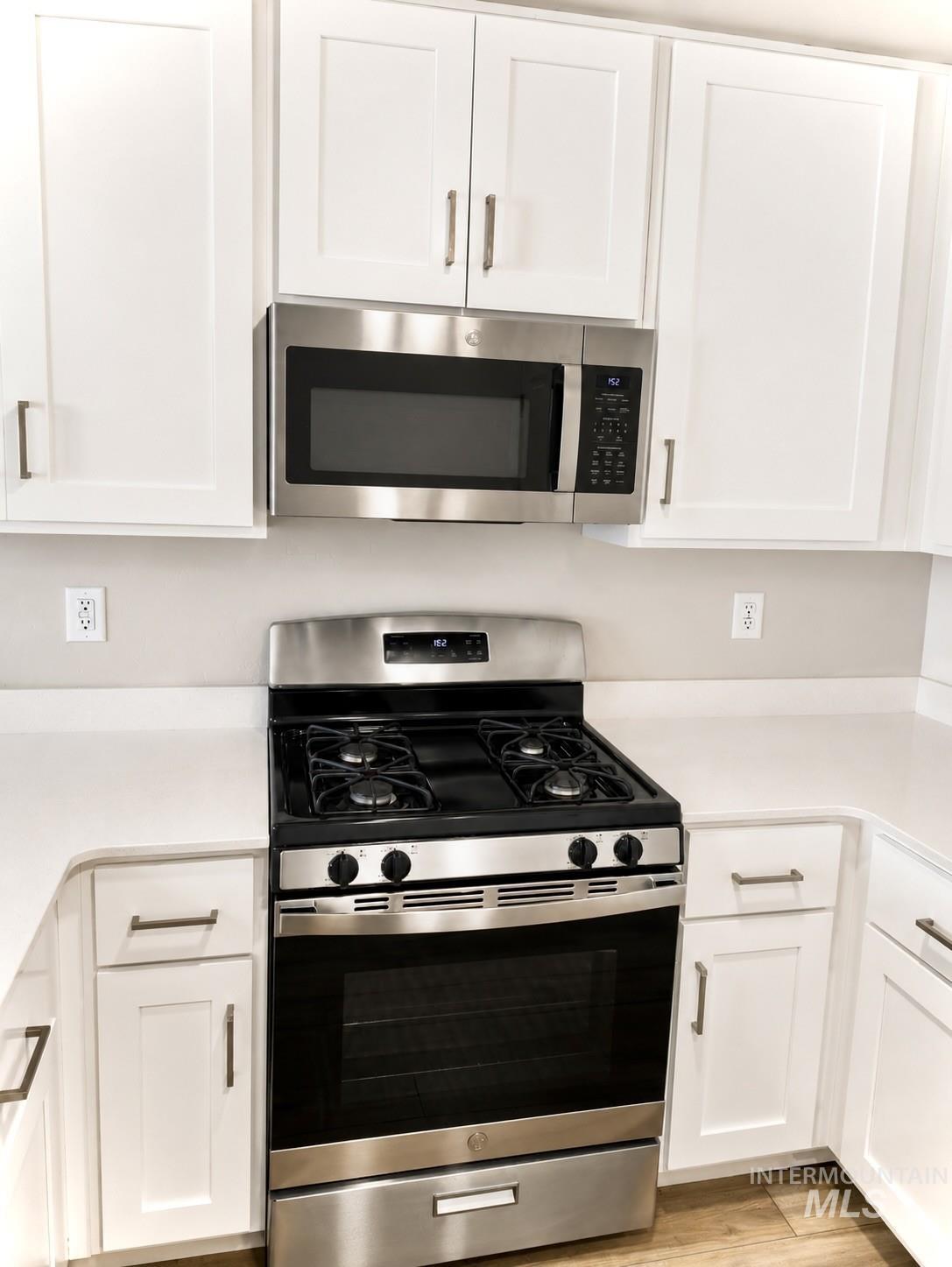 3305 E Mossy Rock ct., Nampa, Idaho 83686, 4 Bedrooms, 2.5 Bathrooms, Residential For Sale, Price $415,000,MLS 98995831