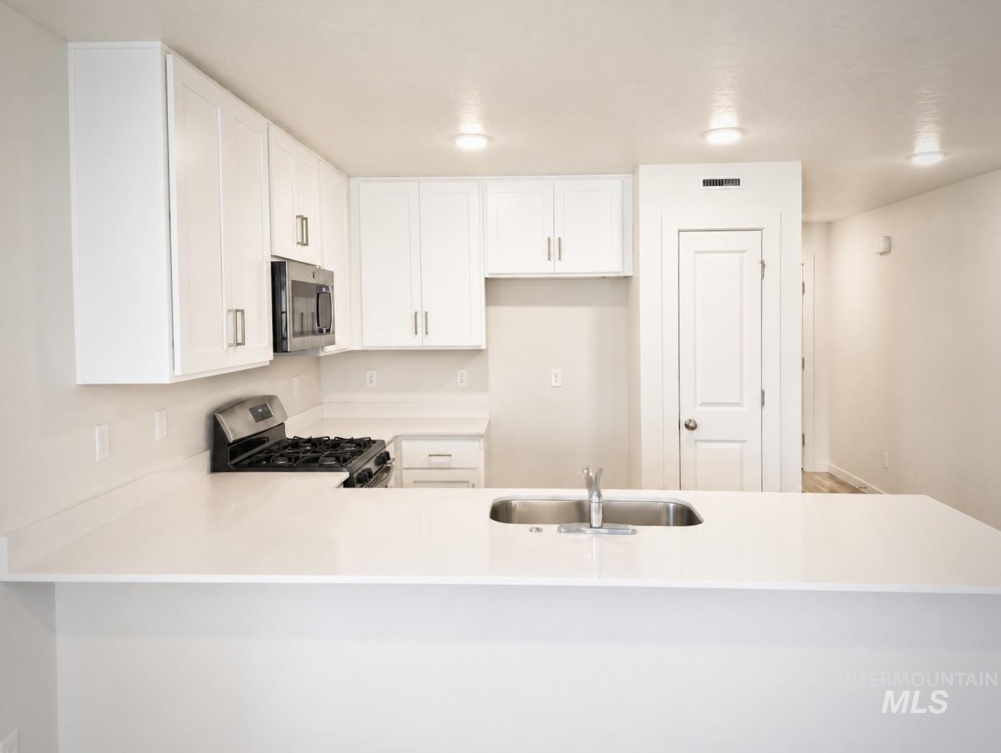 3305 E Mossy Rock ct., Nampa, Idaho 83686, 4 Bedrooms, 2.5 Bathrooms, Residential For Sale, Price $415,000,MLS 98995831