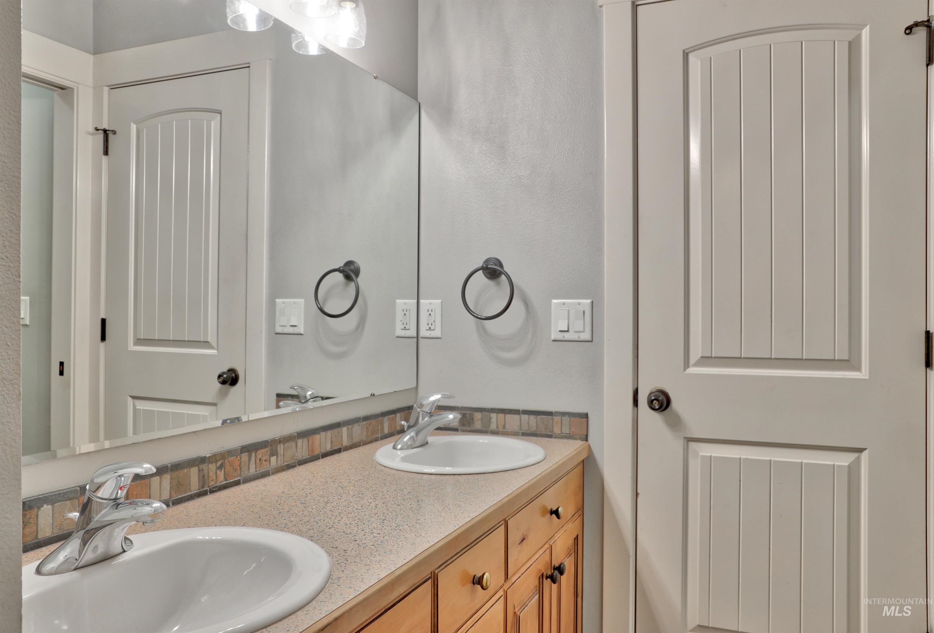 8858 STARDUST LN, Nampa, Idaho 83686, 6 Bedrooms, 3.5 Bathrooms, Residential For Sale, Price $1,449,000,MLS 98995838