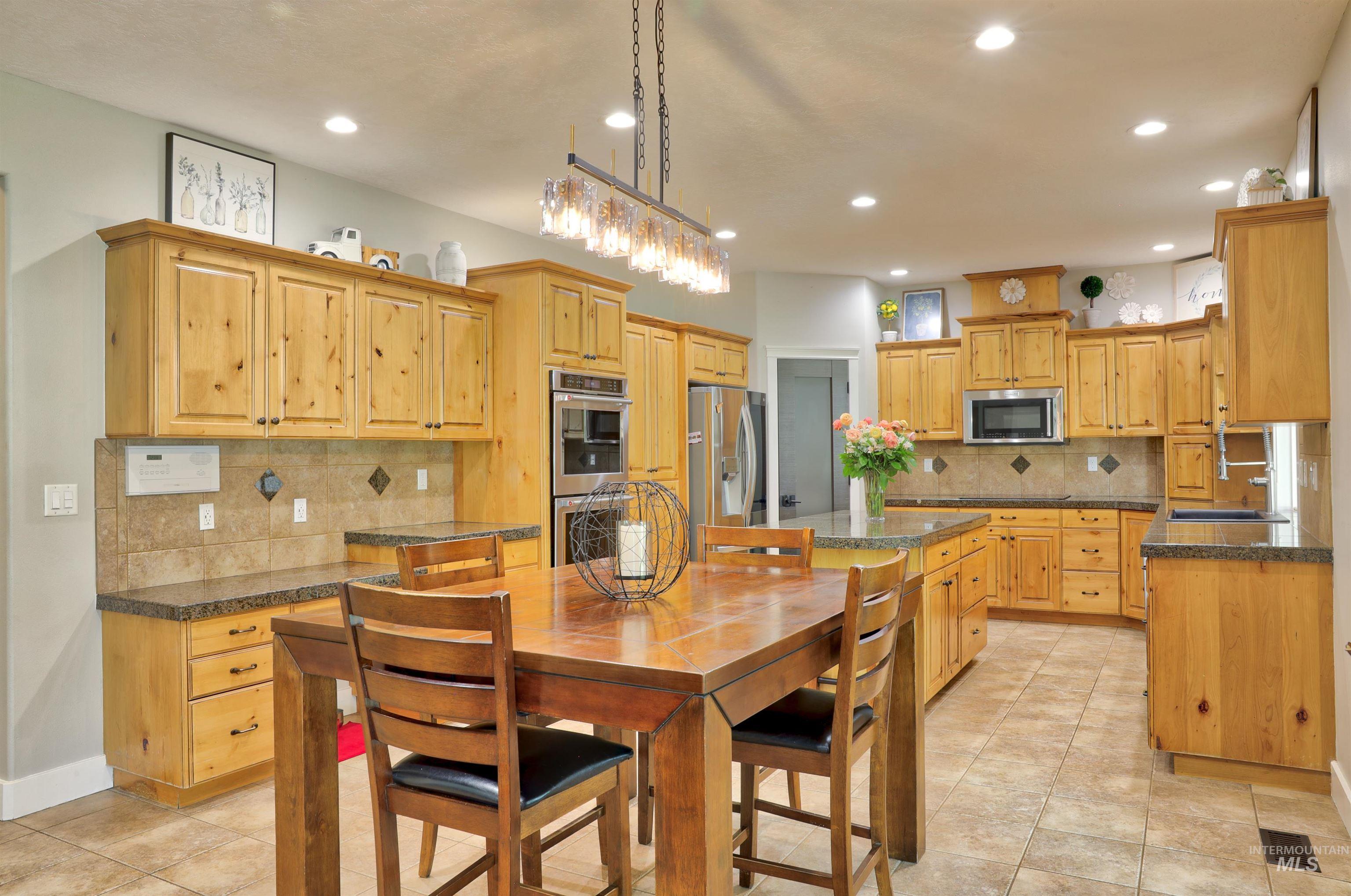 8858 STARDUST LN, Nampa, Idaho 83686, 6 Bedrooms, 3.5 Bathrooms, Residential For Sale, Price $1,449,000,MLS 98995838