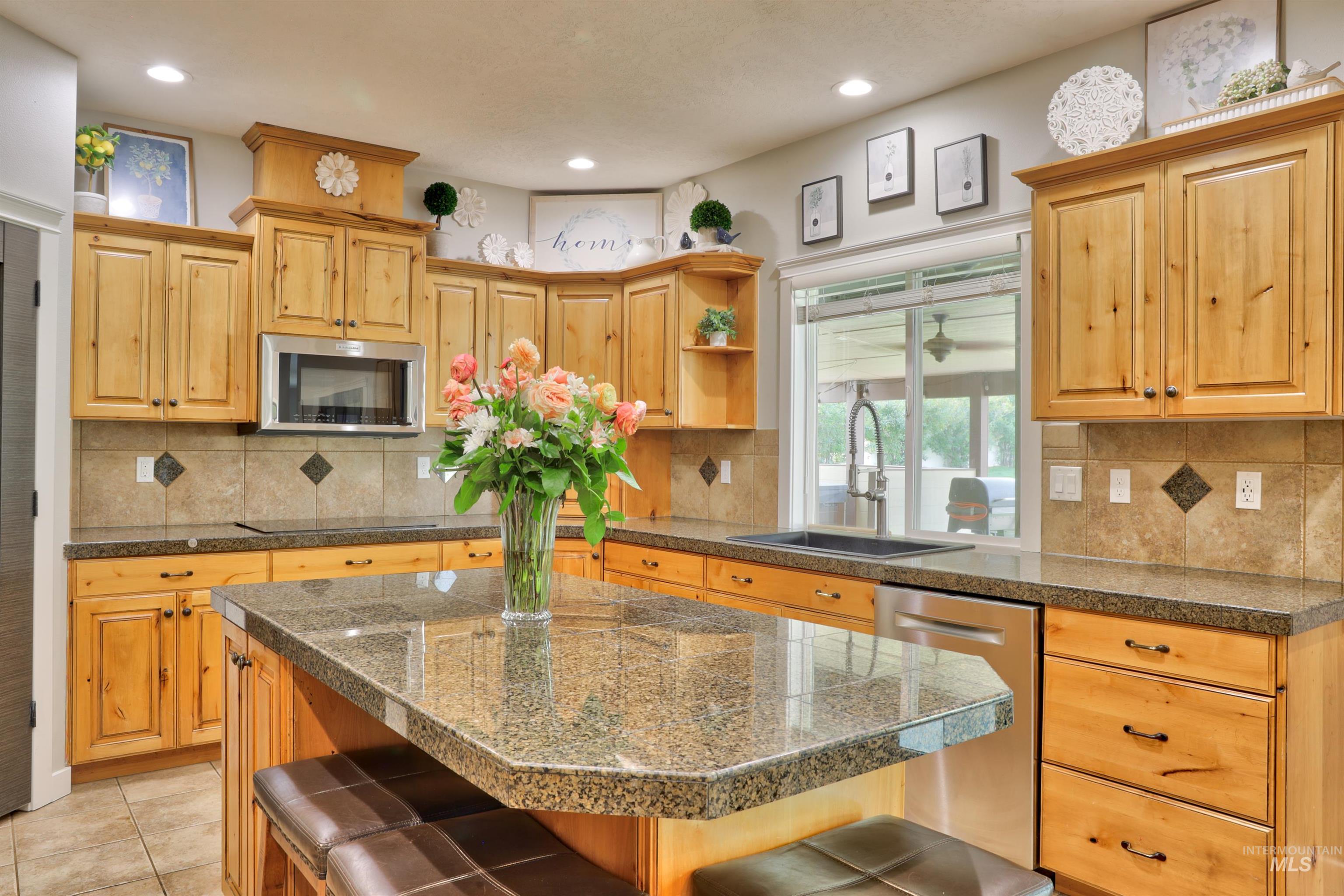 8858 STARDUST LN, Nampa, Idaho 83686, 6 Bedrooms, 3.5 Bathrooms, Residential For Sale, Price $1,449,000,MLS 98995838