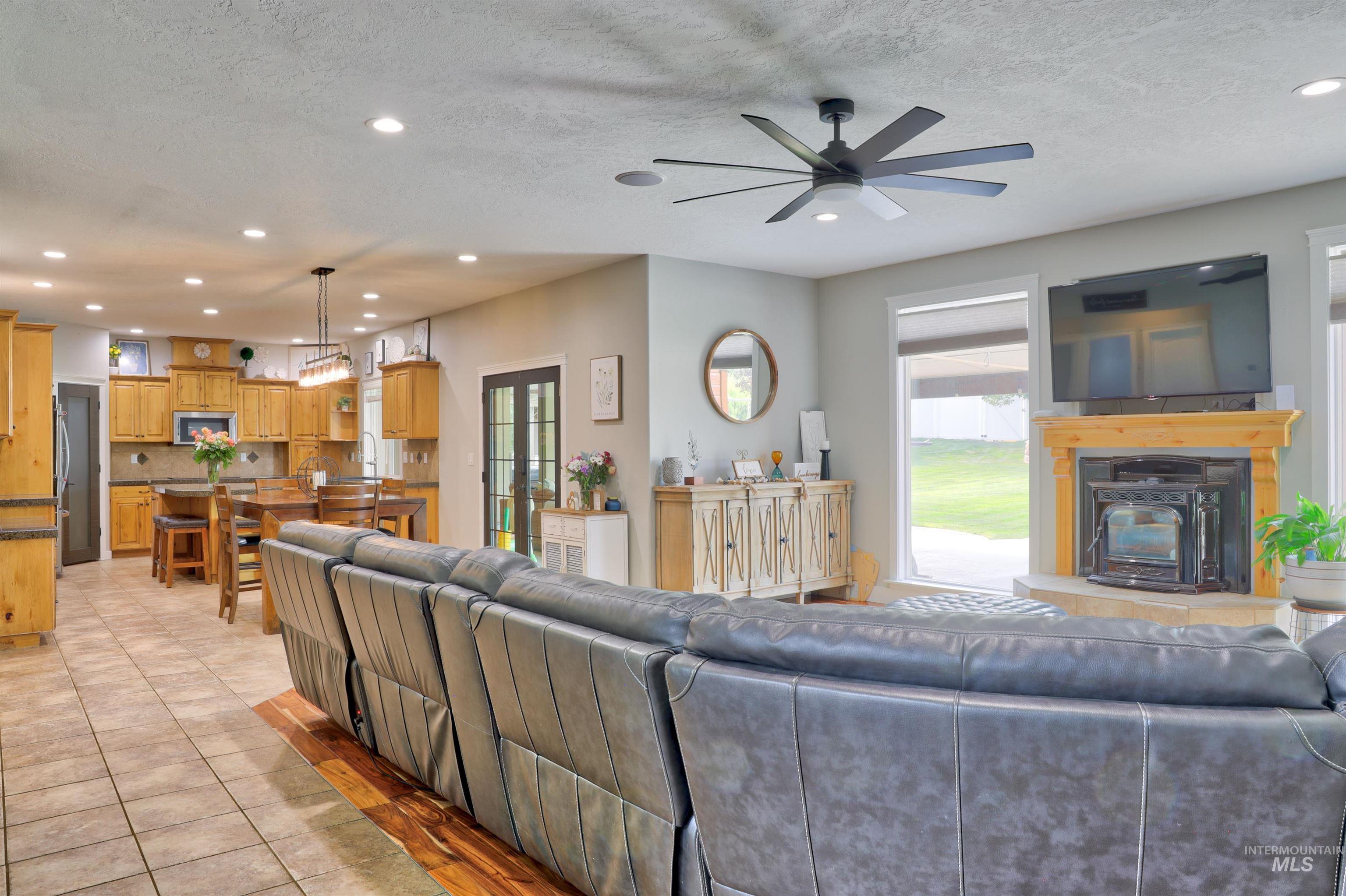 8858 STARDUST LN, Nampa, Idaho 83686, 6 Bedrooms, 3.5 Bathrooms, Residential For Sale, Price $1,449,000,MLS 98995838