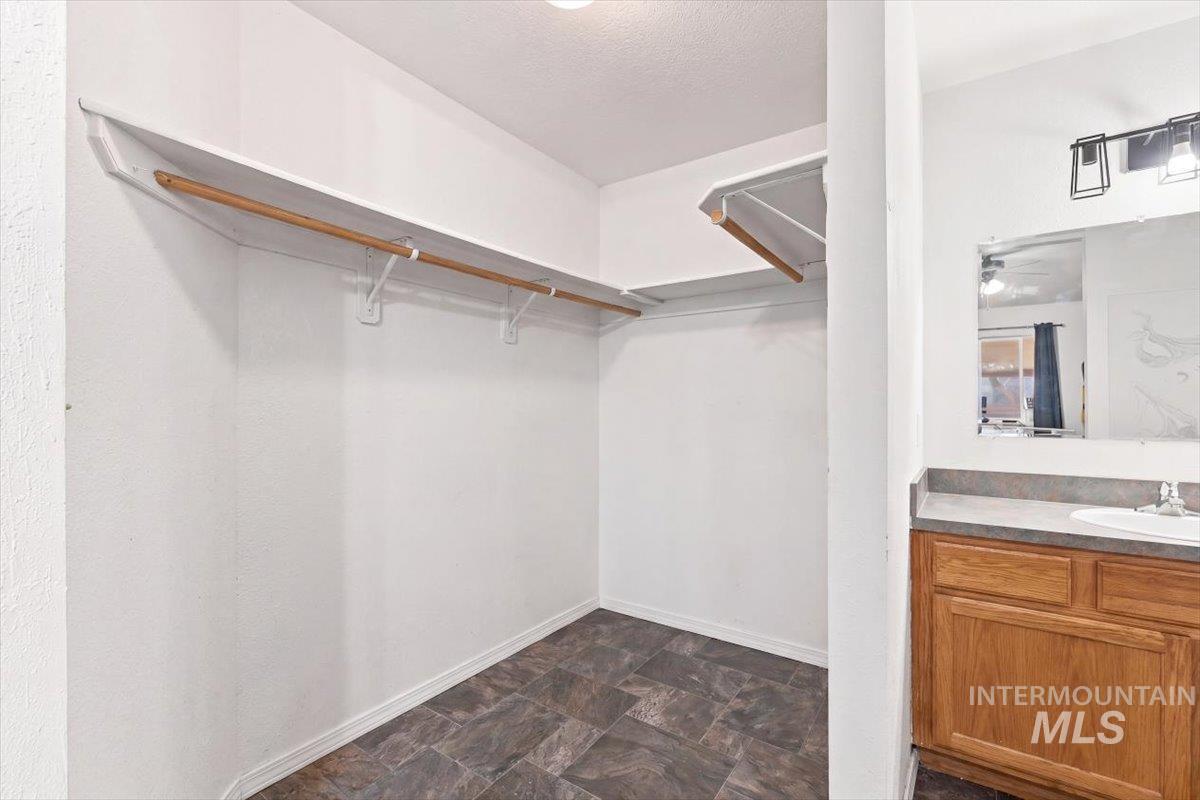 30 Maple Dr, Weiser, Idaho 83672, 3 Bedrooms, 2 Bathrooms, Residential For Sale, Price $365,000,MLS 98995866