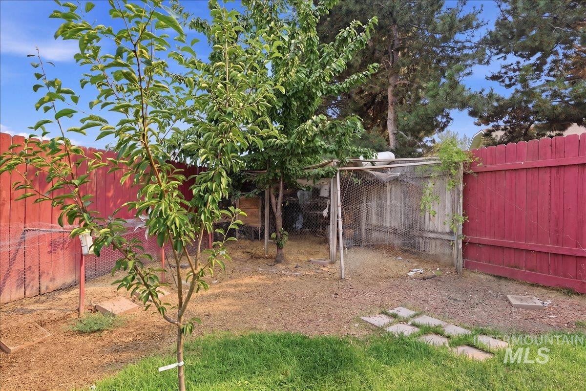 30 Maple Dr, Weiser, Idaho 83672, 3 Bedrooms, 2 Bathrooms, Residential For Sale, Price $365,000,MLS 98995866