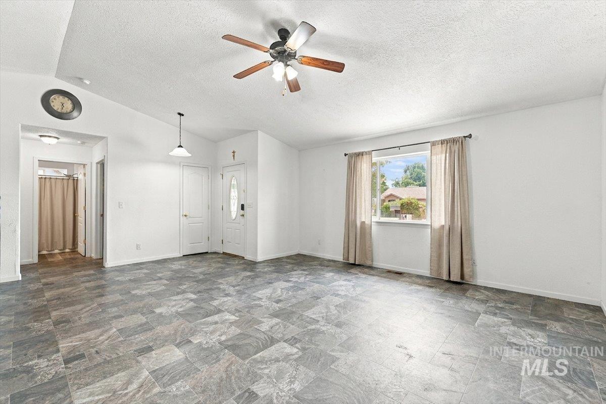 30 Maple Dr, Weiser, Idaho 83672, 3 Bedrooms, 2 Bathrooms, Residential For Sale, Price $365,000,MLS 98995866