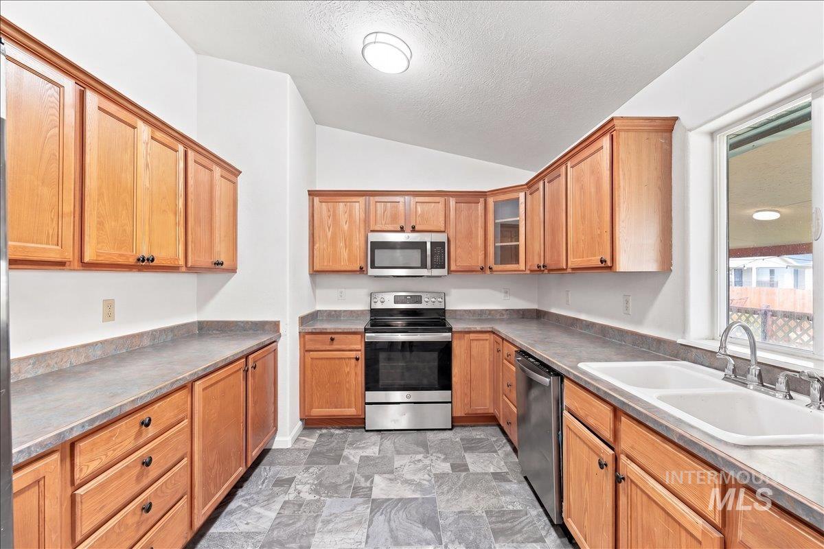 30 Maple Dr, Weiser, Idaho 83672, 3 Bedrooms, 2 Bathrooms, Residential For Sale, Price $365,000,MLS 98995866